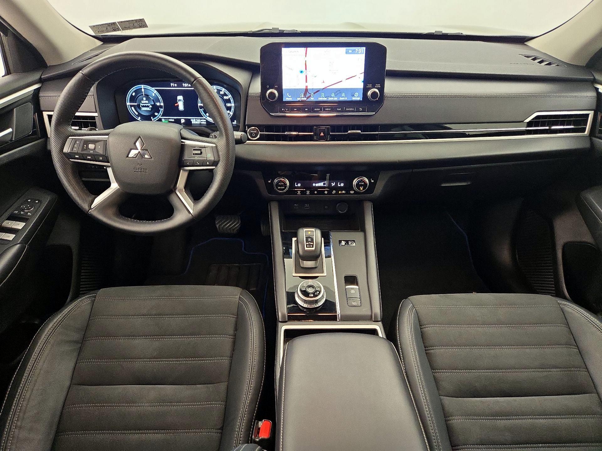 Thumbnail: 2023 Mitsubishi Outlander - 9