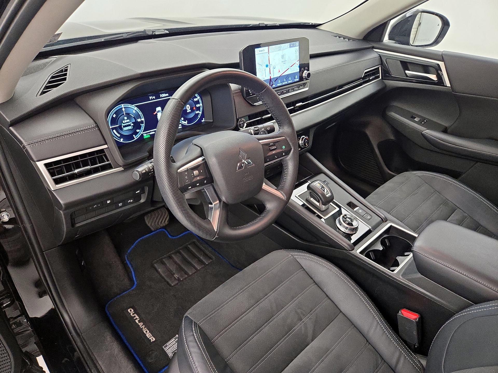 Thumbnail: 2023 Mitsubishi Outlander - 11
