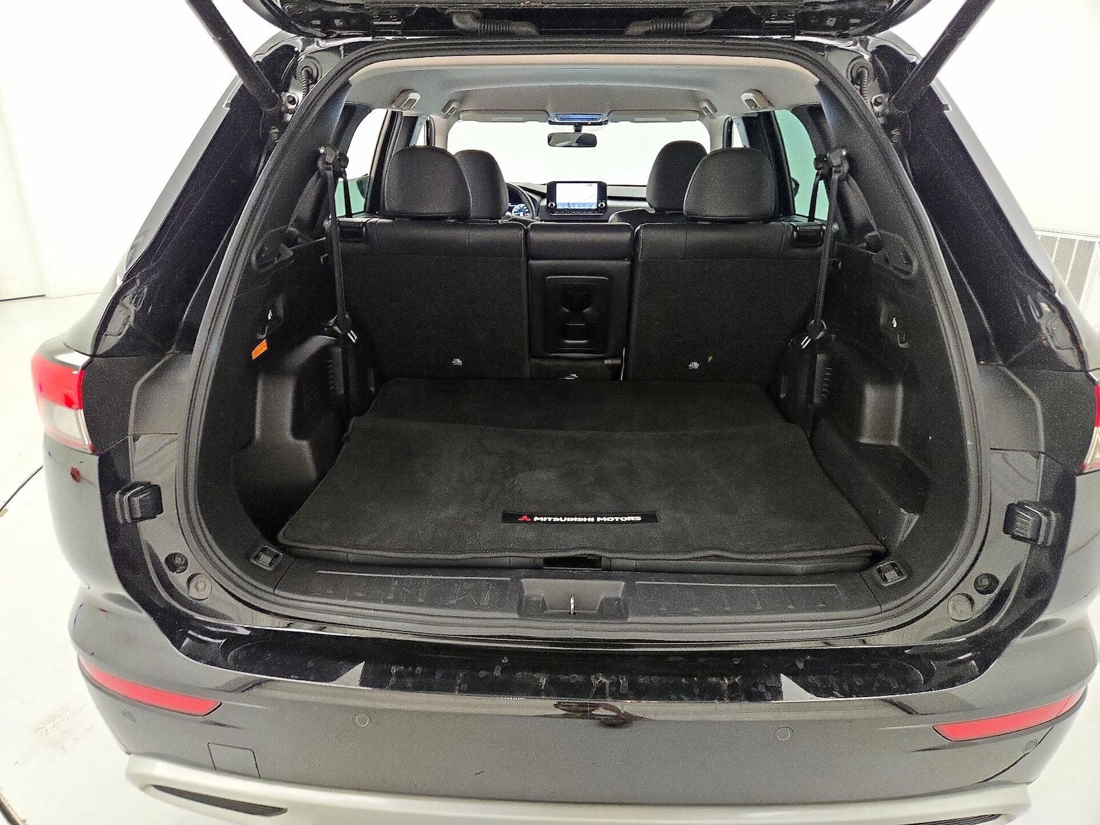 2023 Mitsubishi Outlander Plug-In Hybrid SE - Photo 22