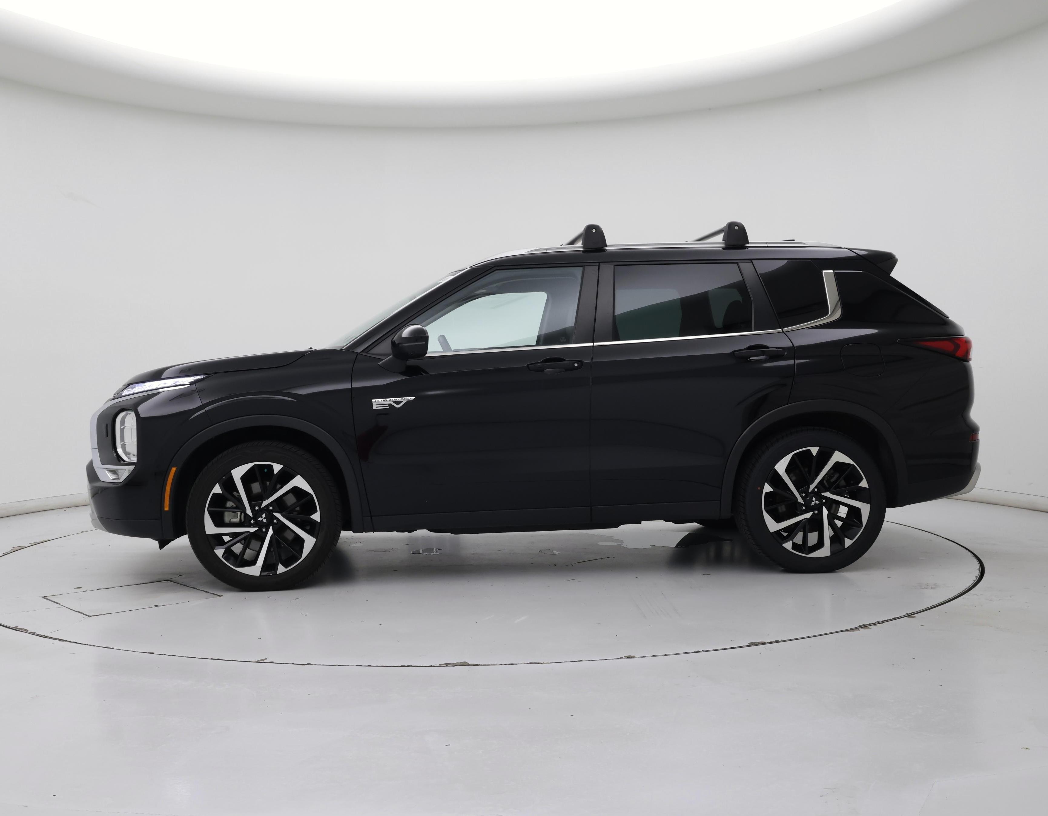 Thumbnail: 2023 Mitsubishi Outlander - 3