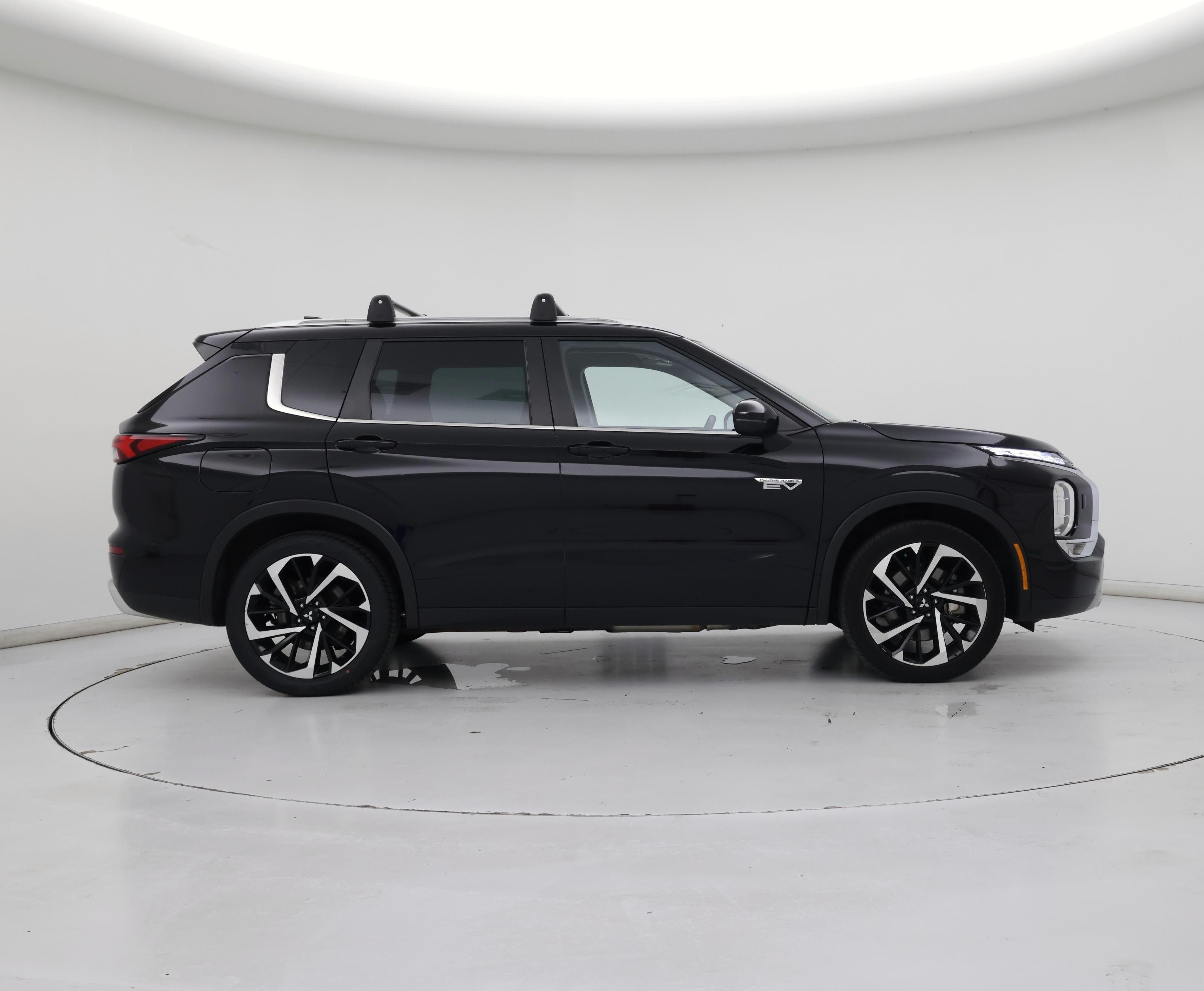 Thumbnail: 2023 Mitsubishi Outlander - 7
