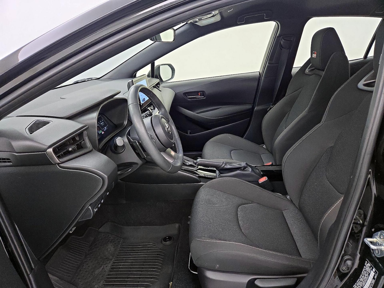 2025 Toyota GR Corolla Core - Photo 12