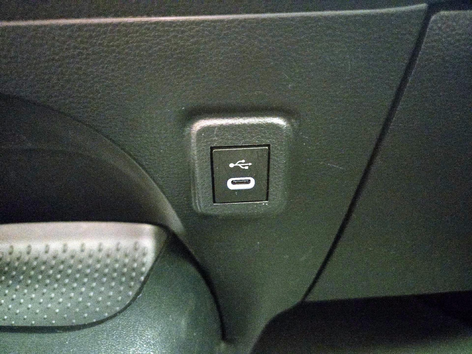 2025 Toyota GR Corolla Core - Photo 19