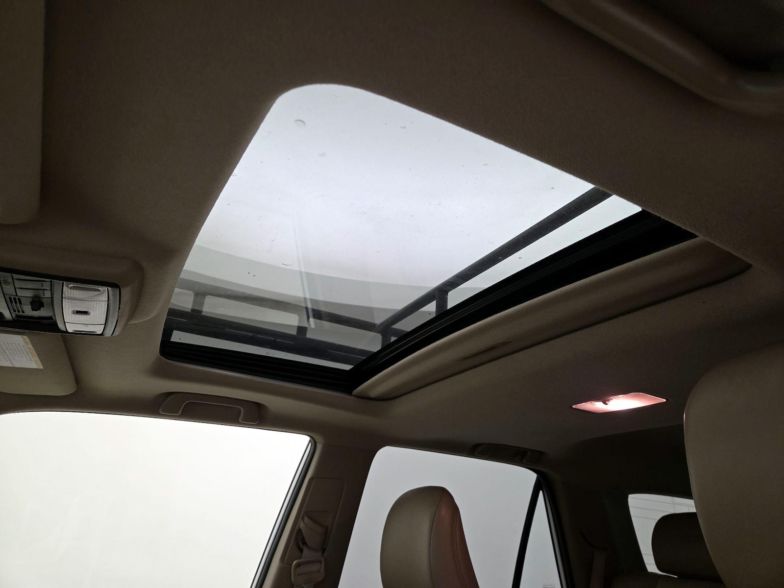Sunroof(s) & Overhead Airbags