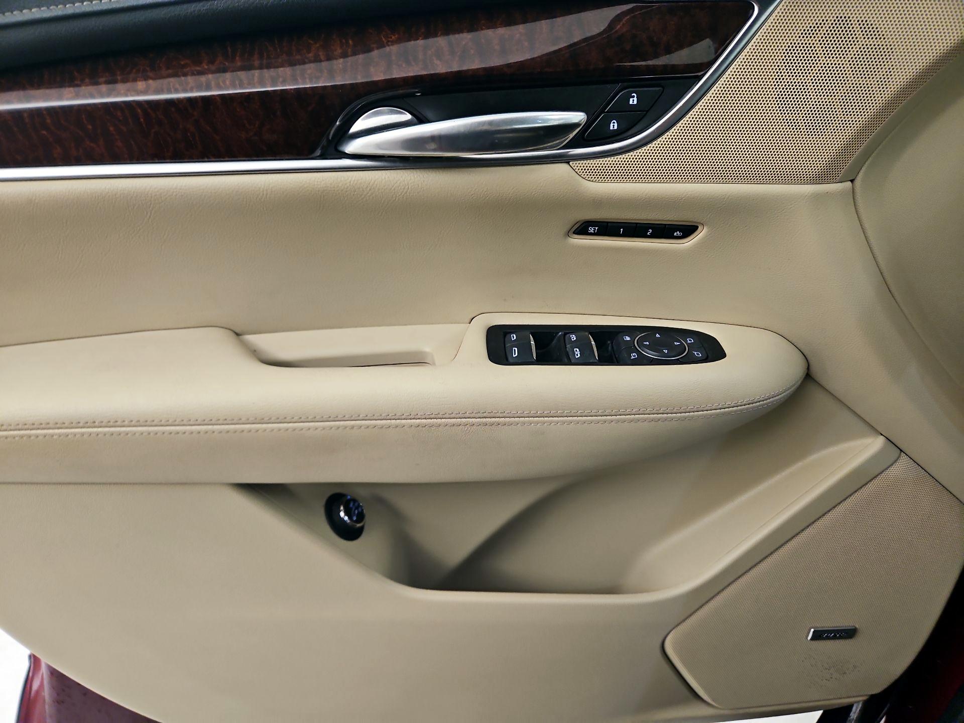 Thumbnail: 2017 Cadillac XT5 - 12