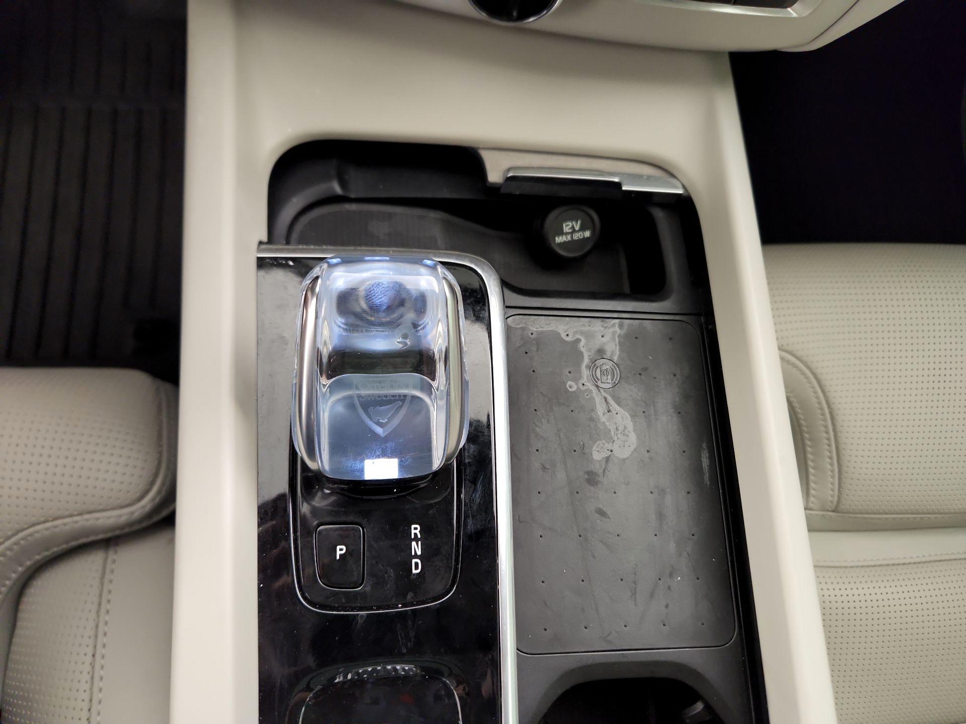 Thumbnail: 2022 Volvo XC60 - 18