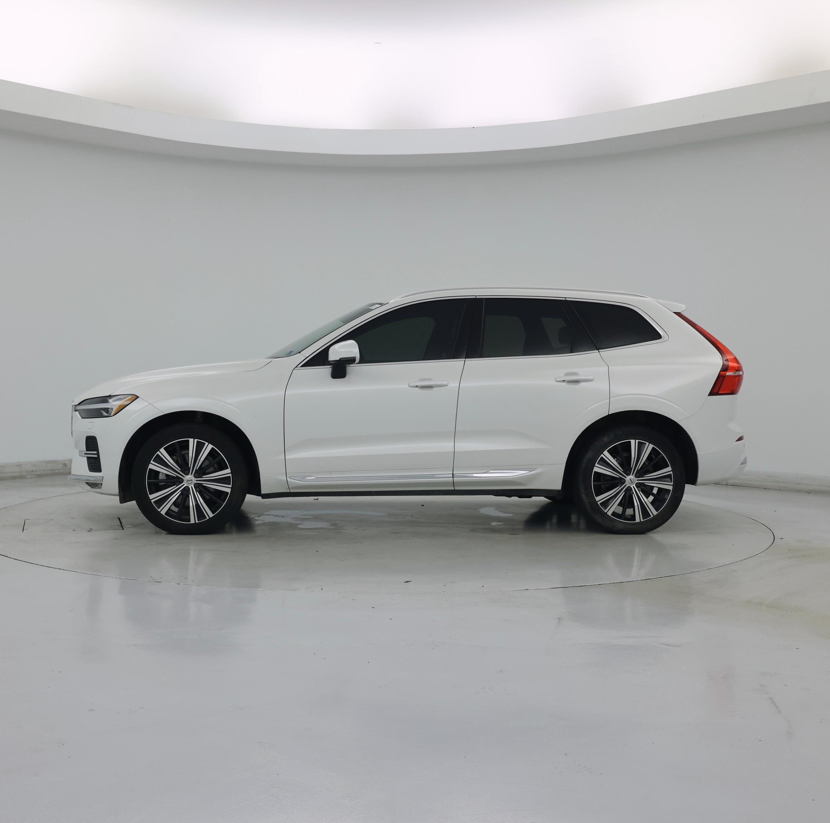 Thumbnail: 2022 Volvo XC60 - 3