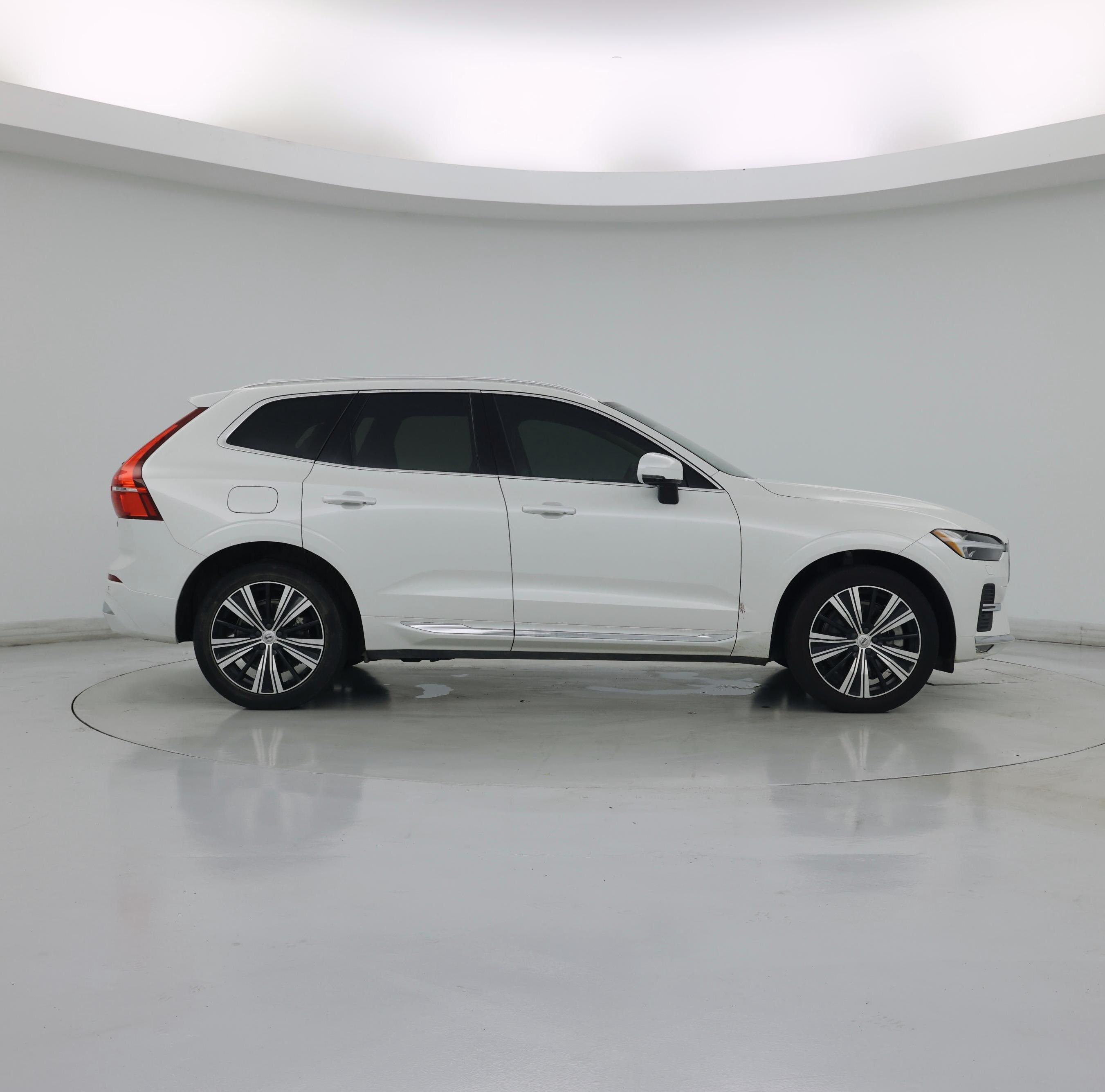 Thumbnail: 2022 Volvo XC60 - 7