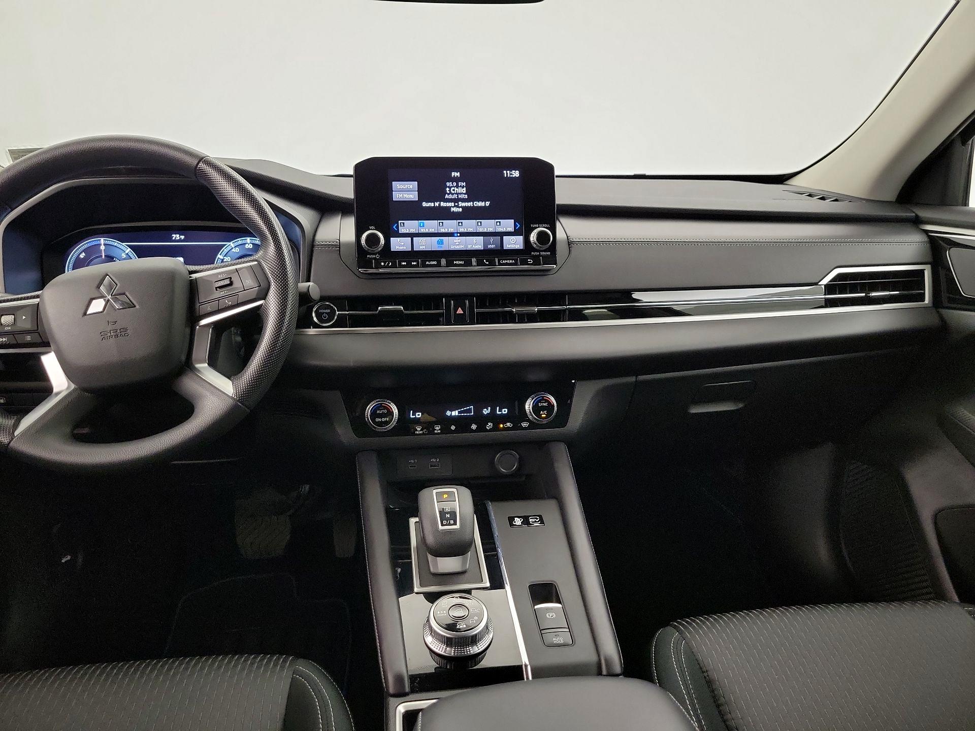 Thumbnail: 2024 Mitsubishi Outlander - 9