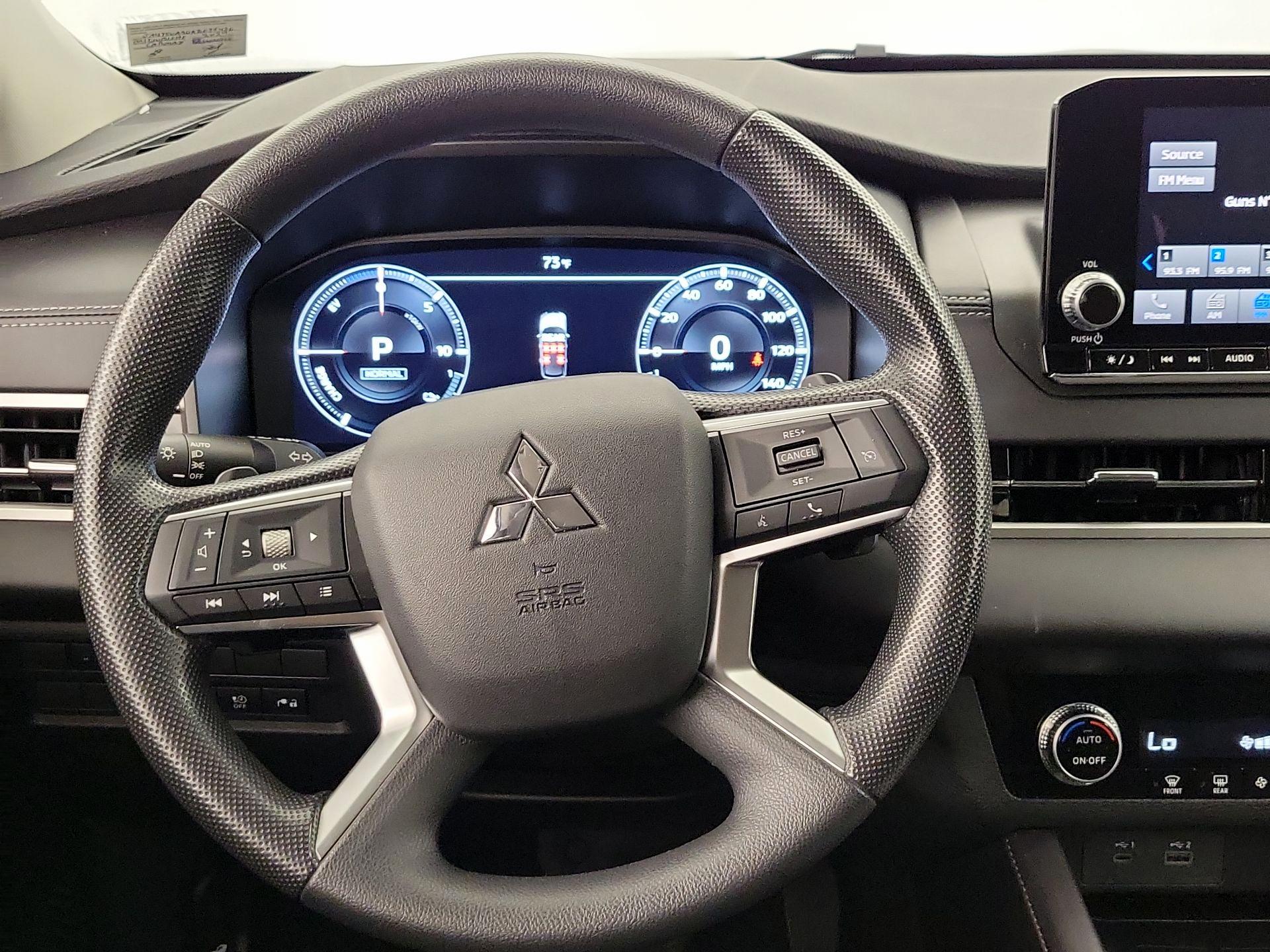 Thumbnail: 2024 Mitsubishi Outlander - 10
