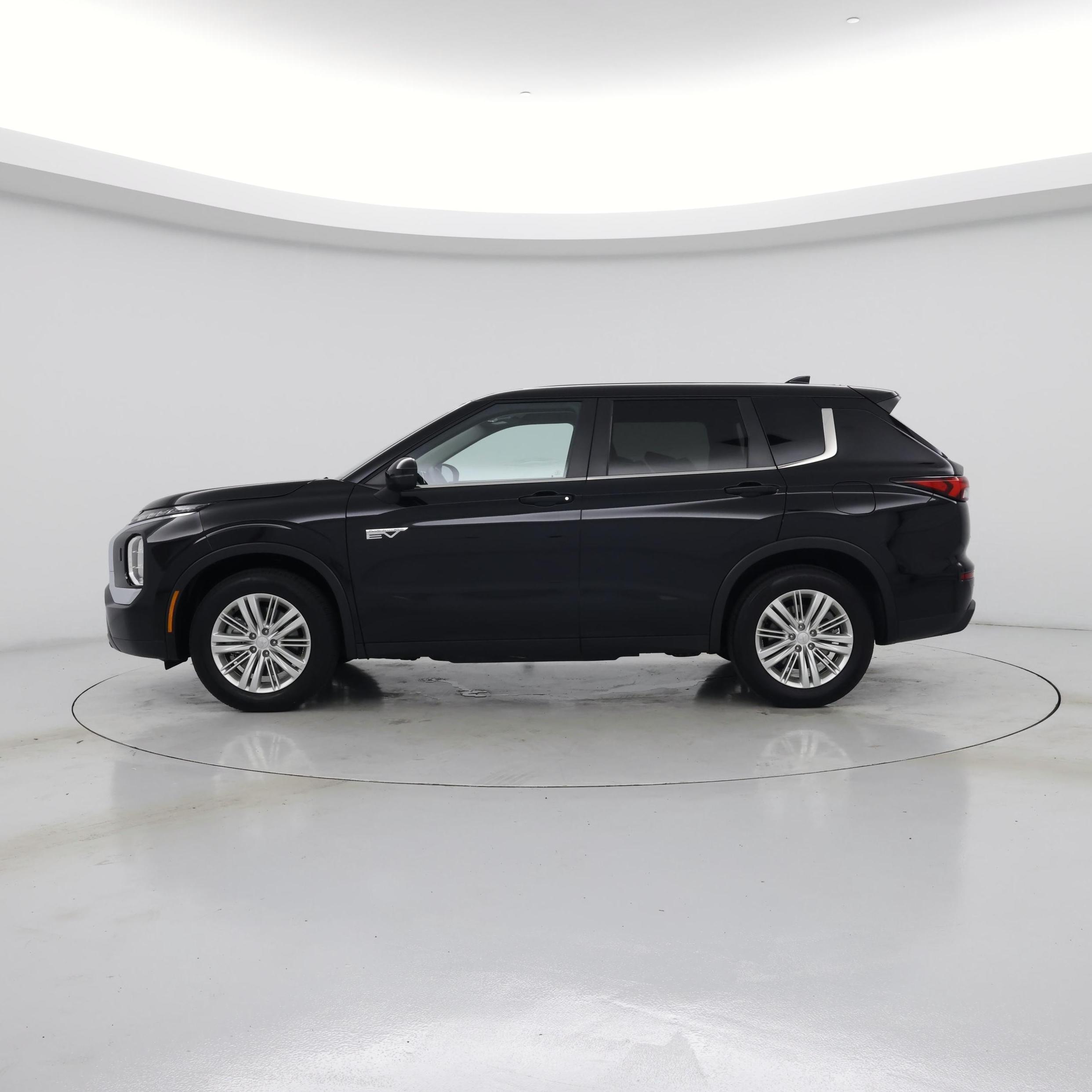 Thumbnail: 2024 Mitsubishi Outlander - 3