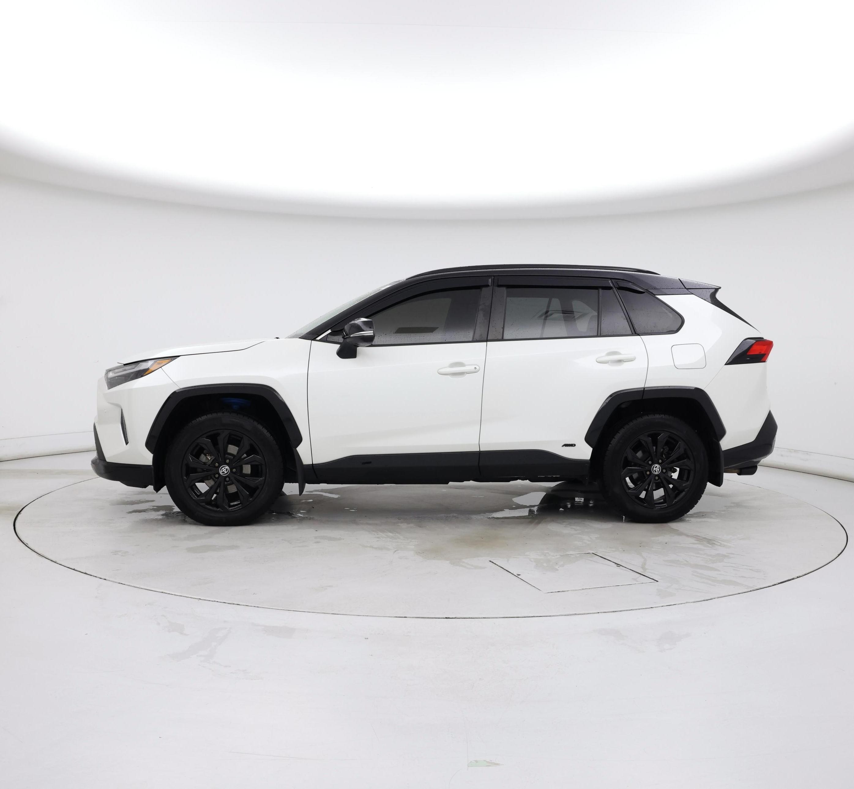 Thumbnail: 2022 Toyota RAV4 - 3