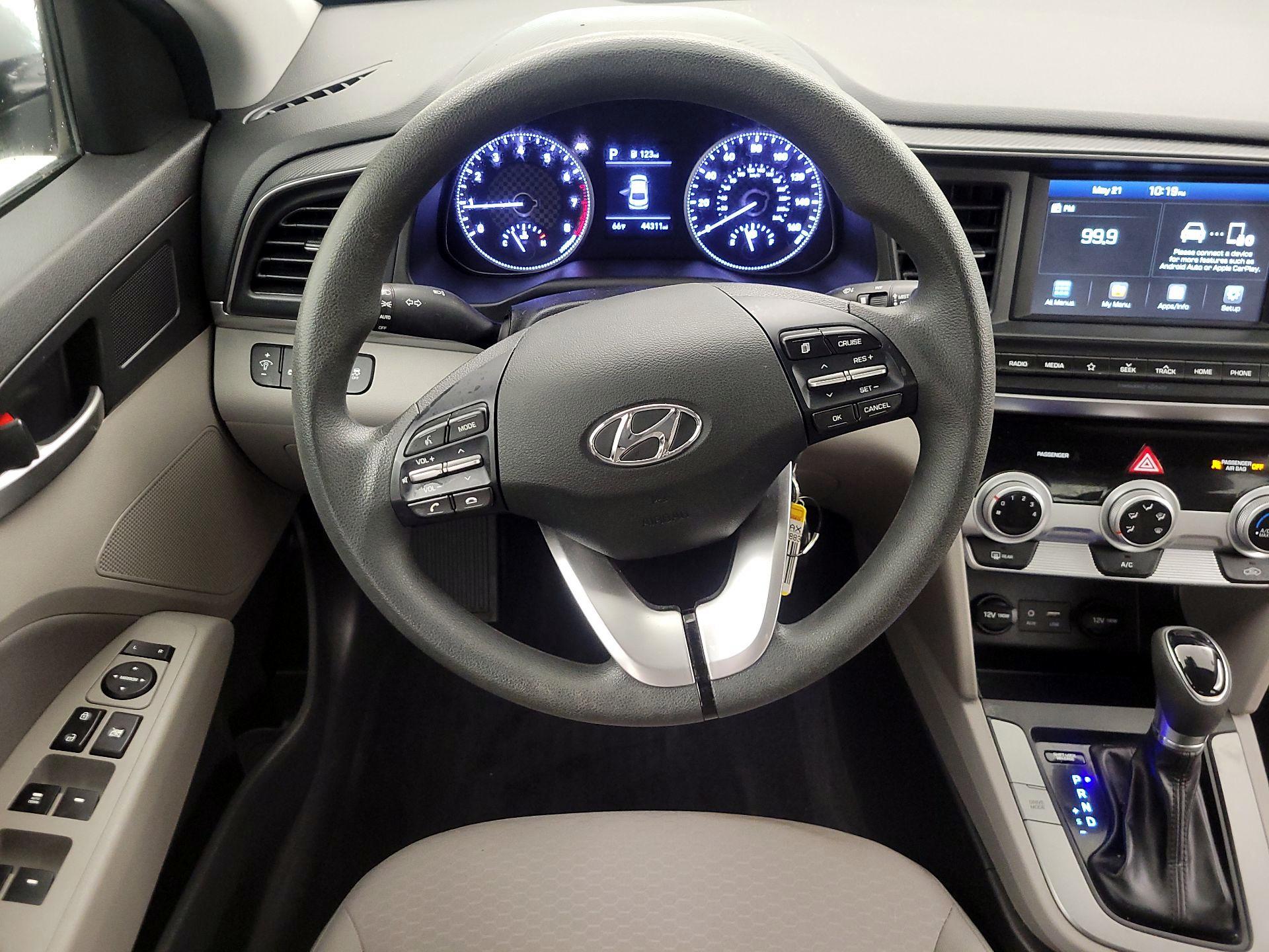 Thumbnail: 2019 Hyundai Elantra - 10