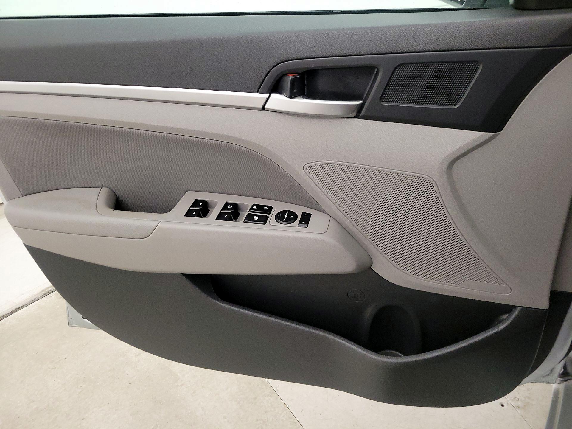 Thumbnail: 2019 Hyundai Elantra - 12