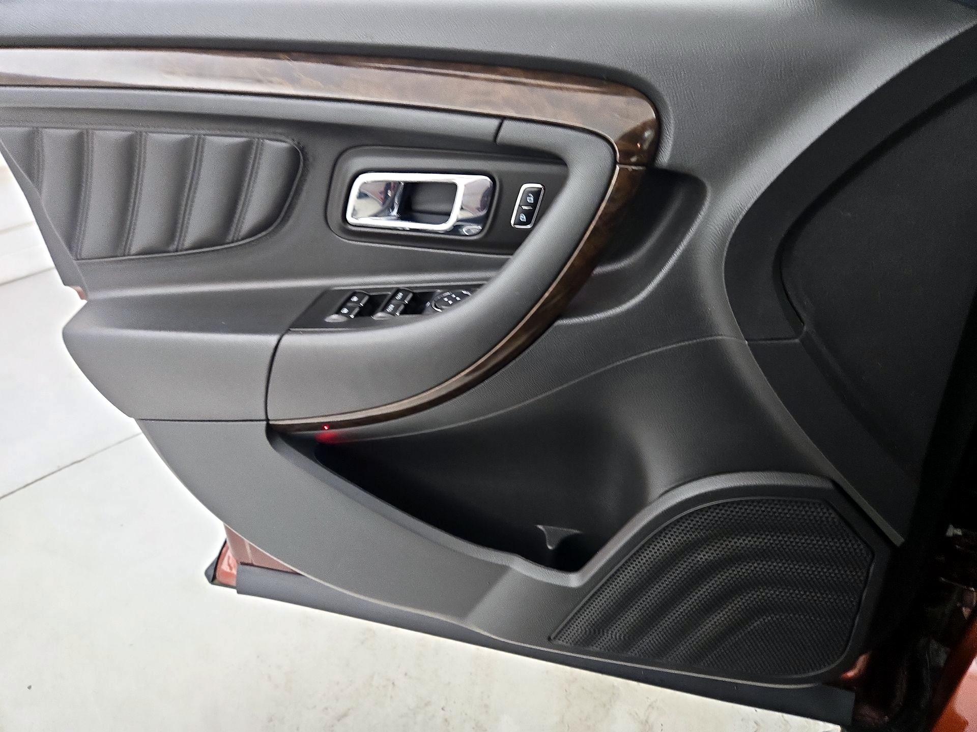 Thumbnail: 2015 Ford Taurus - 12