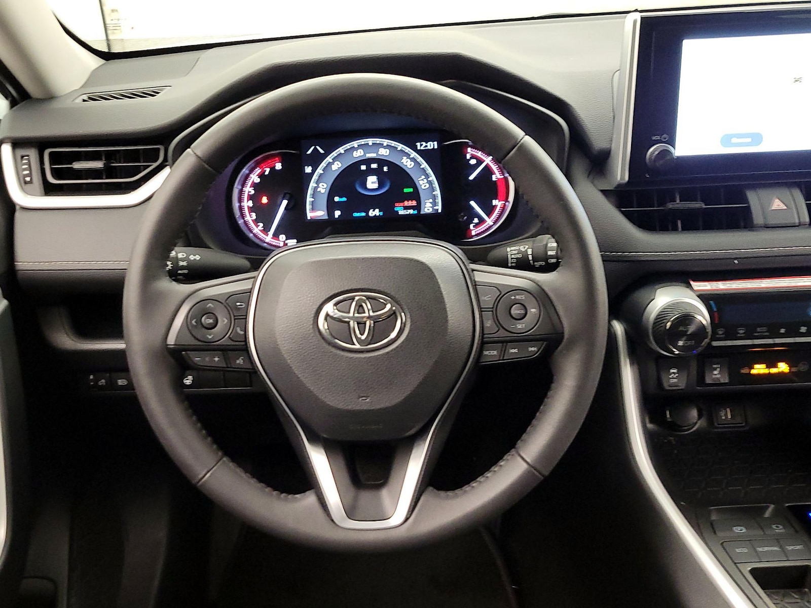 2025 Toyota RAV4 XLE - Photo 11