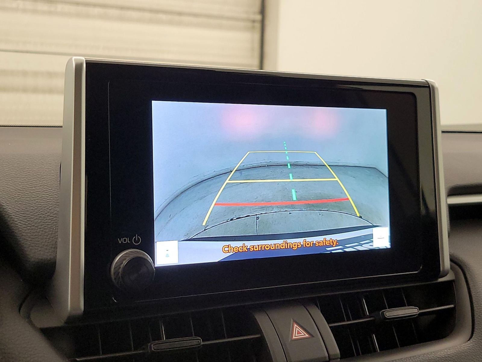 2025 Toyota RAV4 XLE - Photo 15