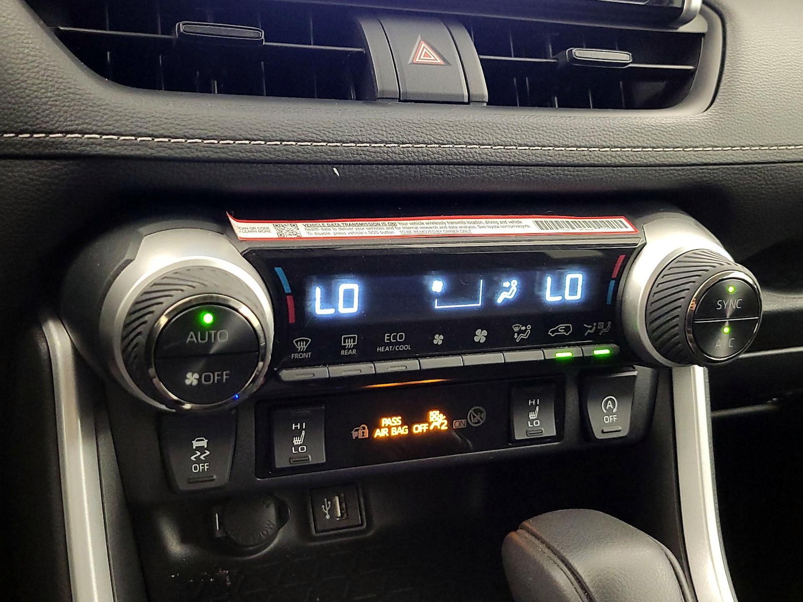 2025 Toyota RAV4 XLE - Photo 17
