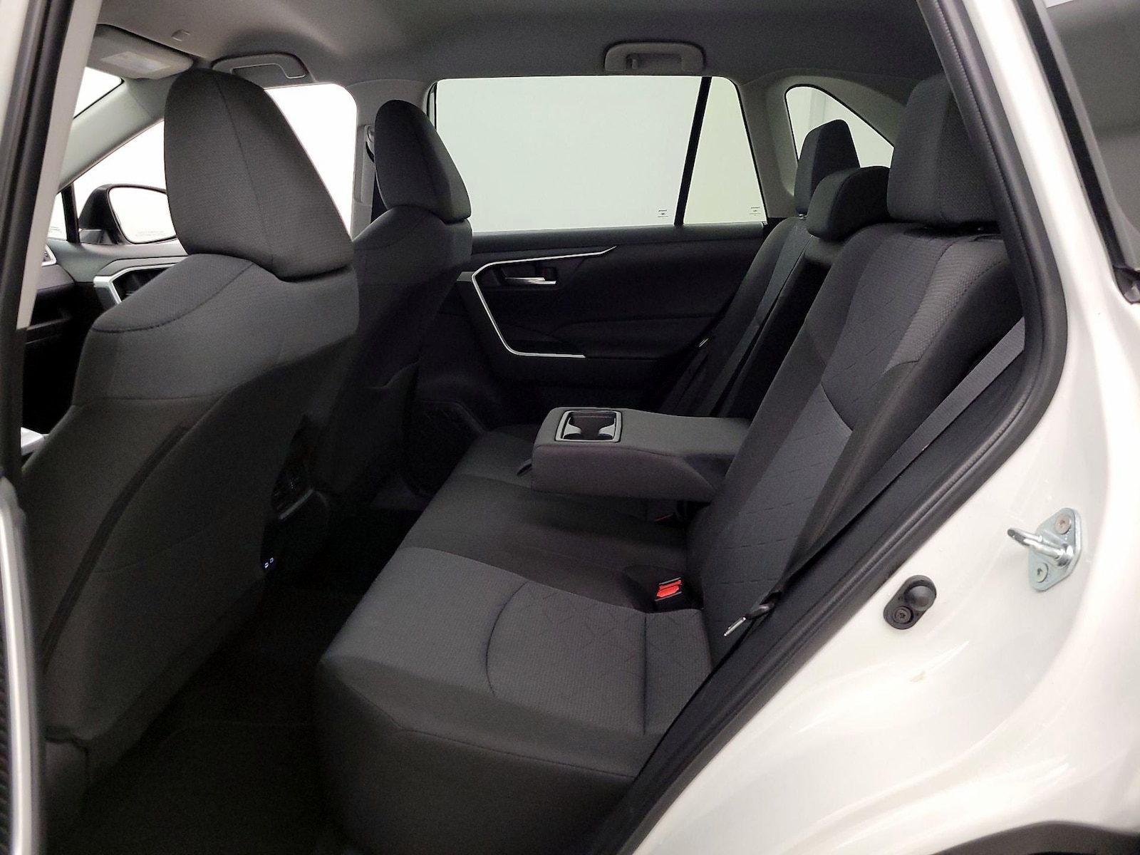 2025 Toyota RAV4 XLE - Photo 20