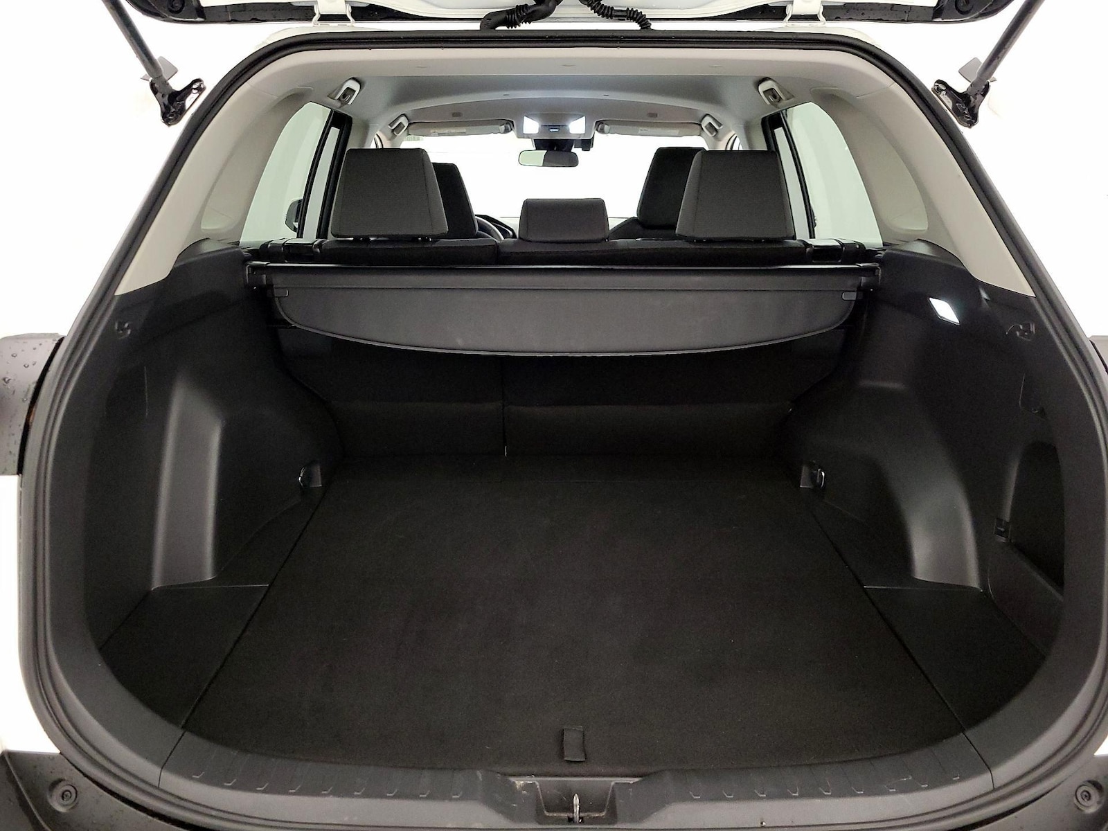 2025 Toyota RAV4 XLE - Photo 21