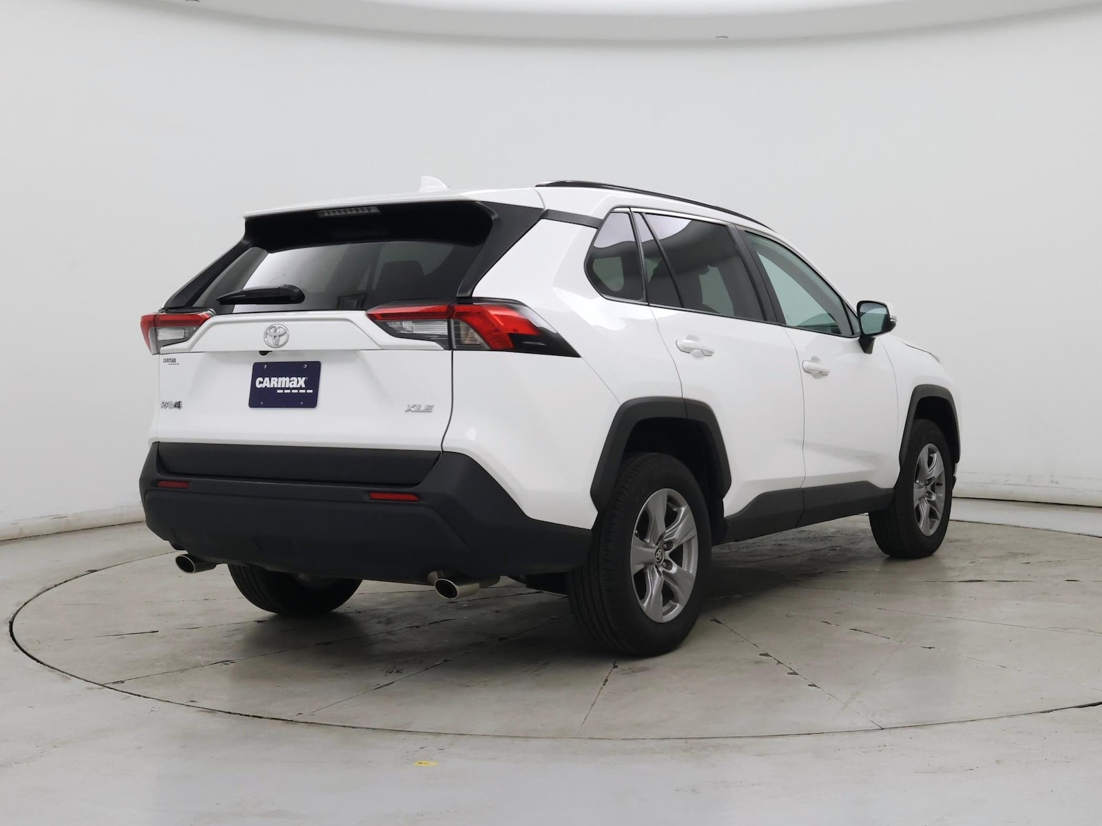2025 Toyota RAV4 XLE - Photo 9