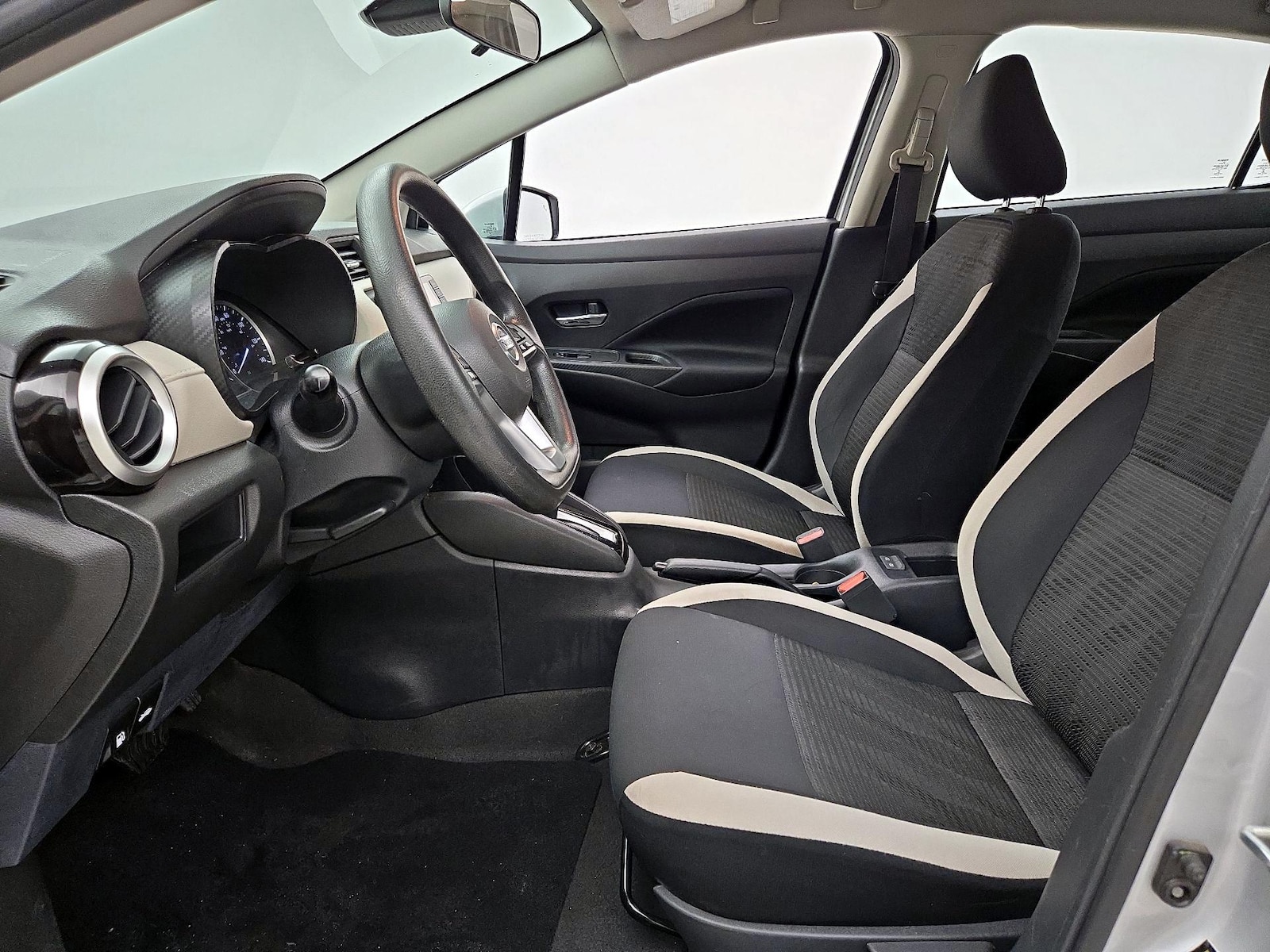 2022 Nissan Versa Sedan SV - Photo 12