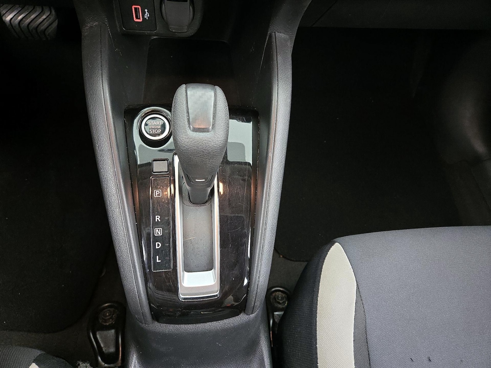 2022 Nissan Versa Sedan SV - Photo 17