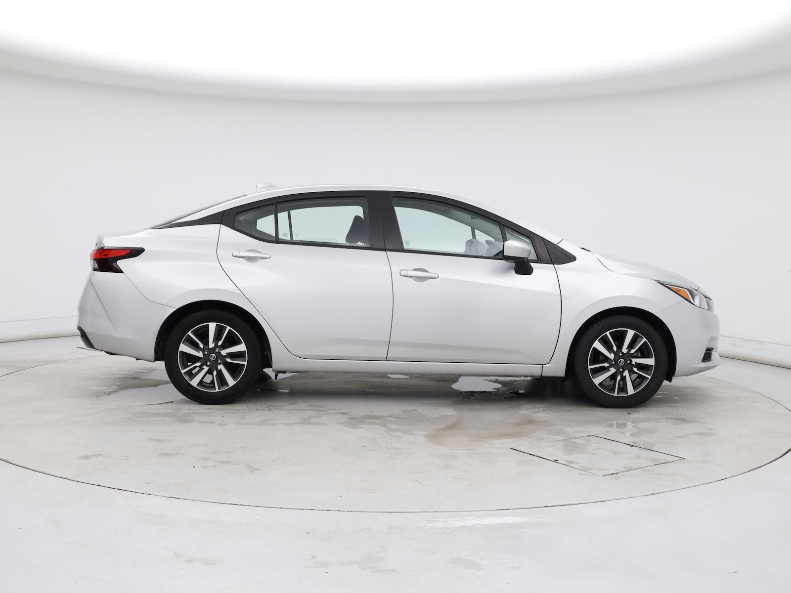 2022 Nissan Versa Sedan SV - Photo 8