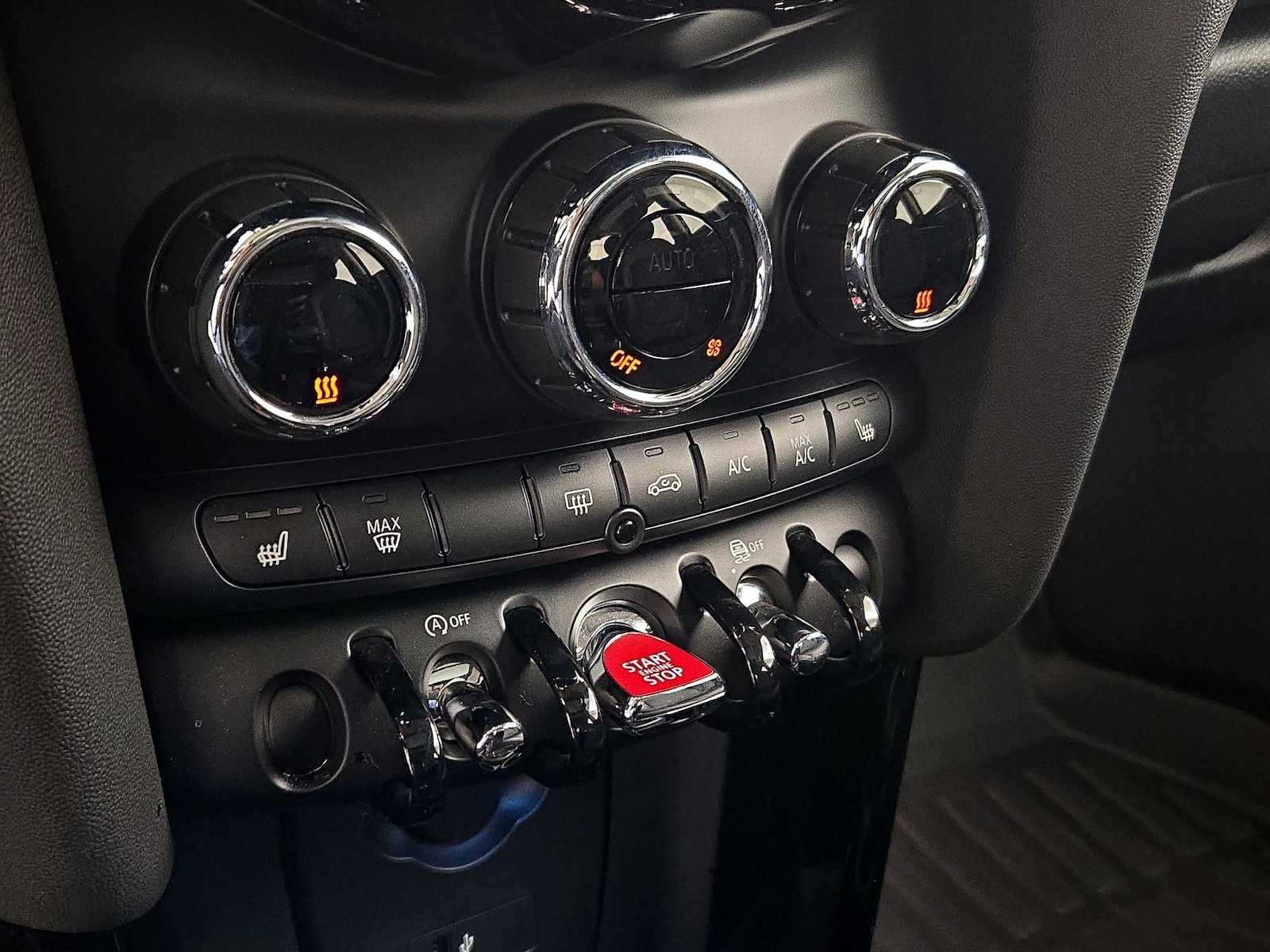 2023 MINI Hardtop 2 Door Base - Photo 17