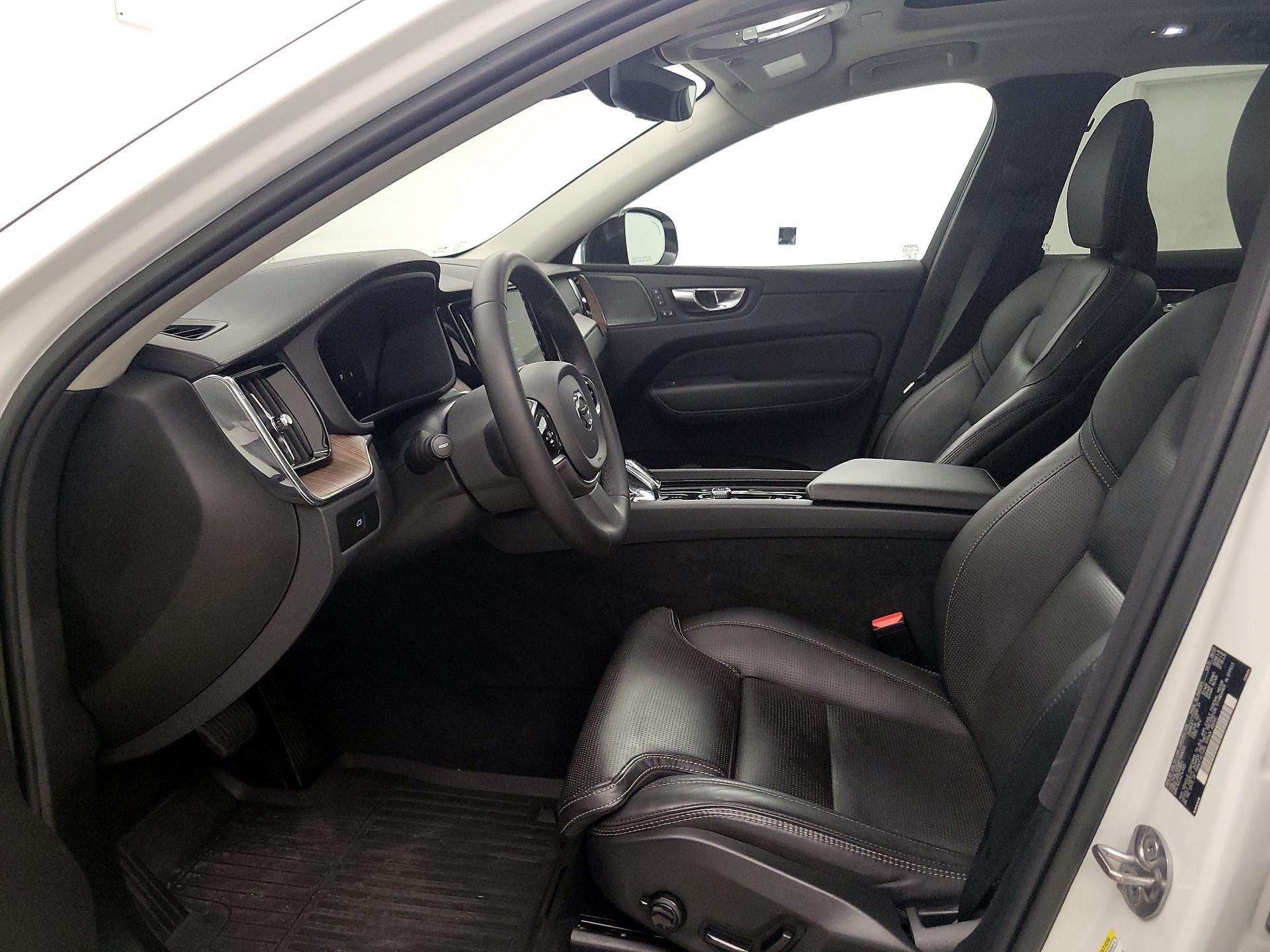 Thumbnail: 2023 Volvo XC60 - 11