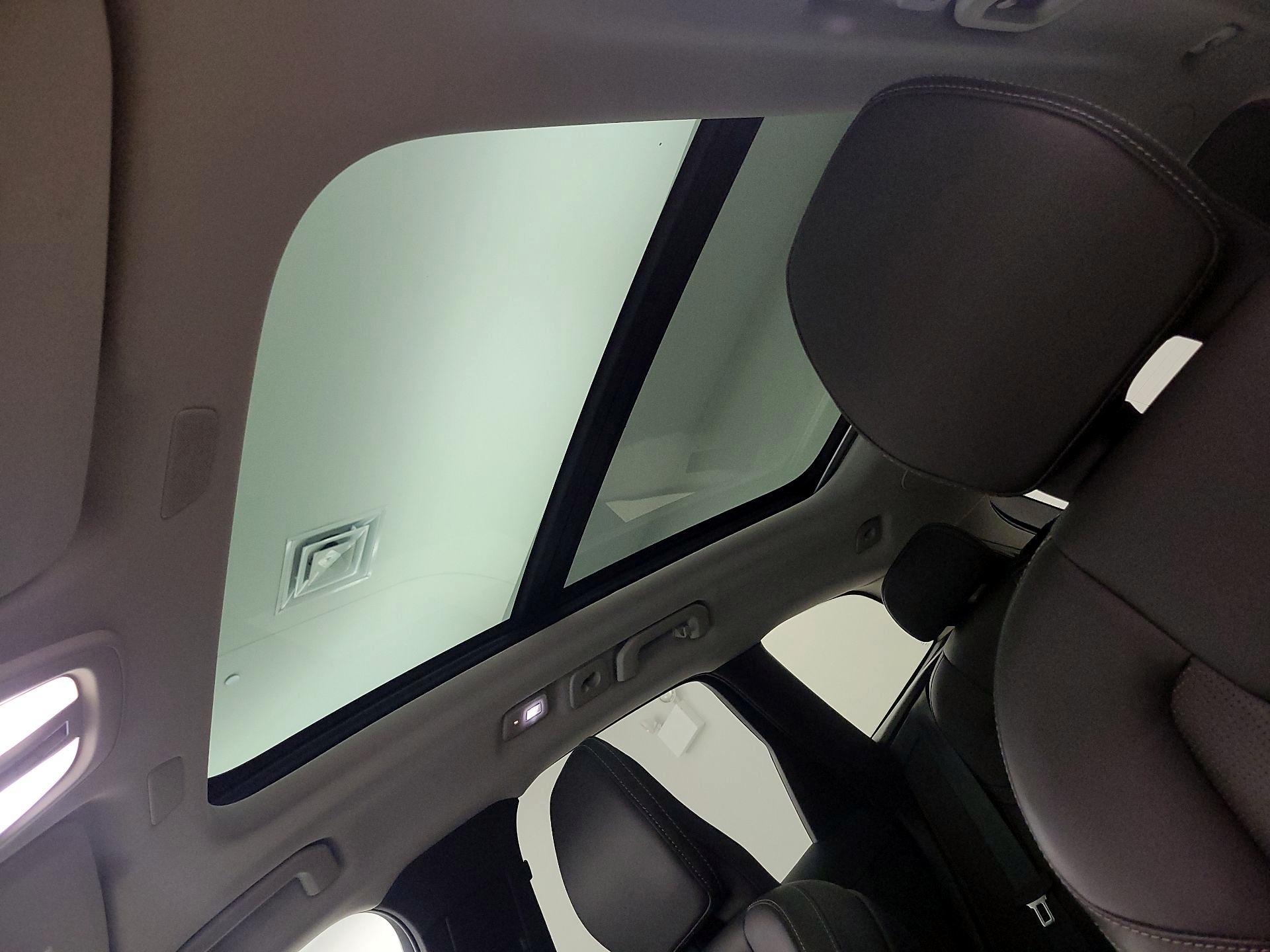 Thumbnail: 2023 Volvo XC60 - 19