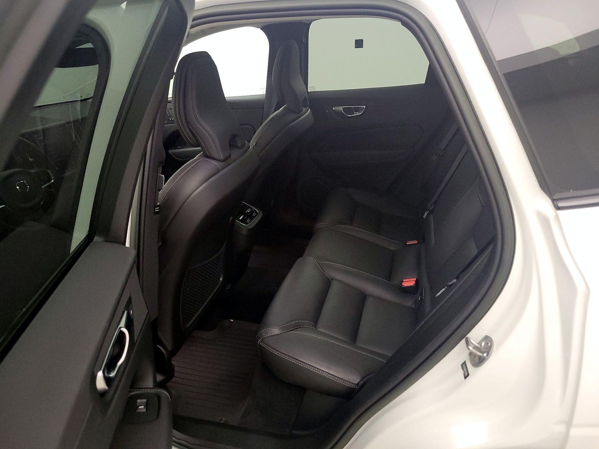 Thumbnail: 2023 Volvo XC60 - 20