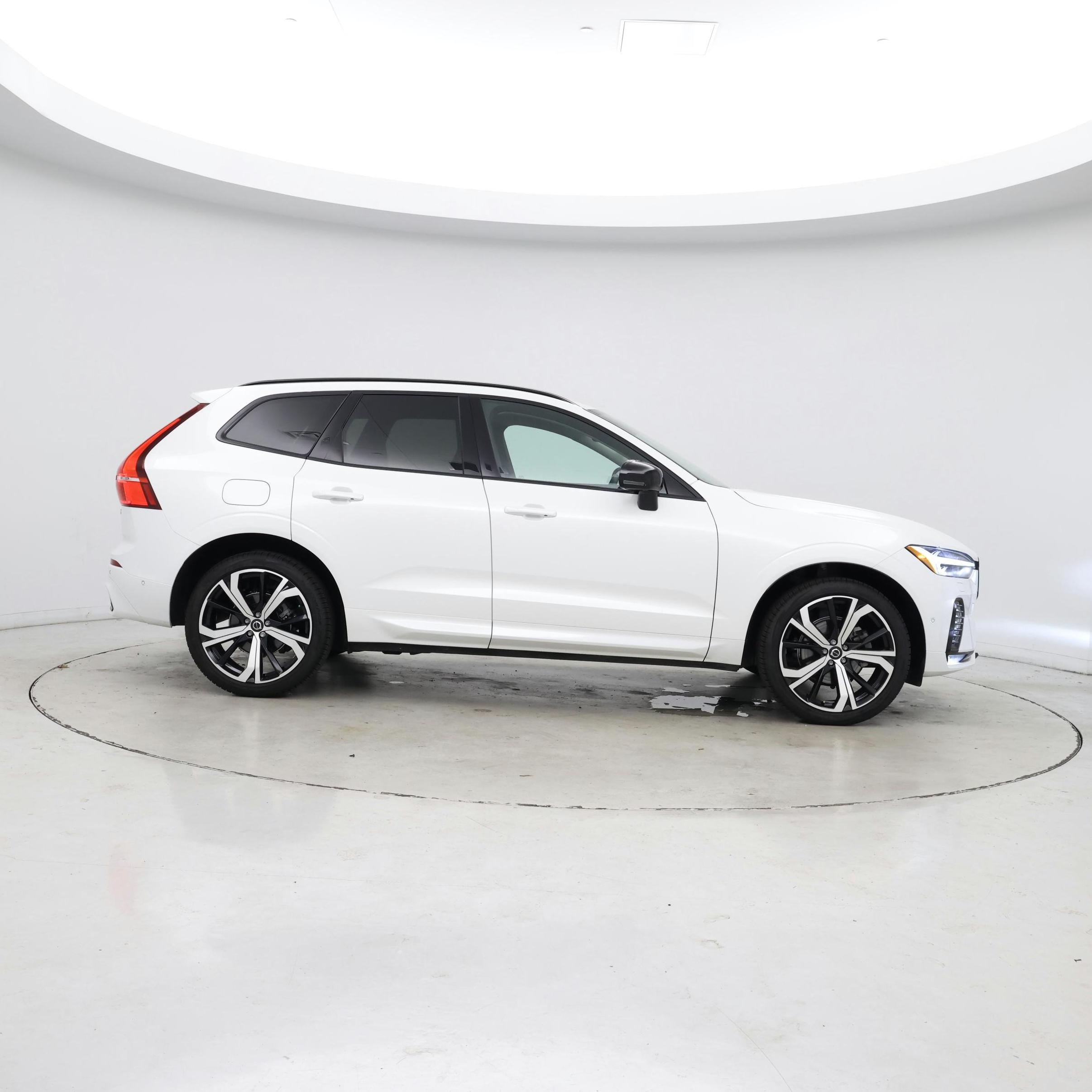 Thumbnail: 2023 Volvo XC60 - 7
