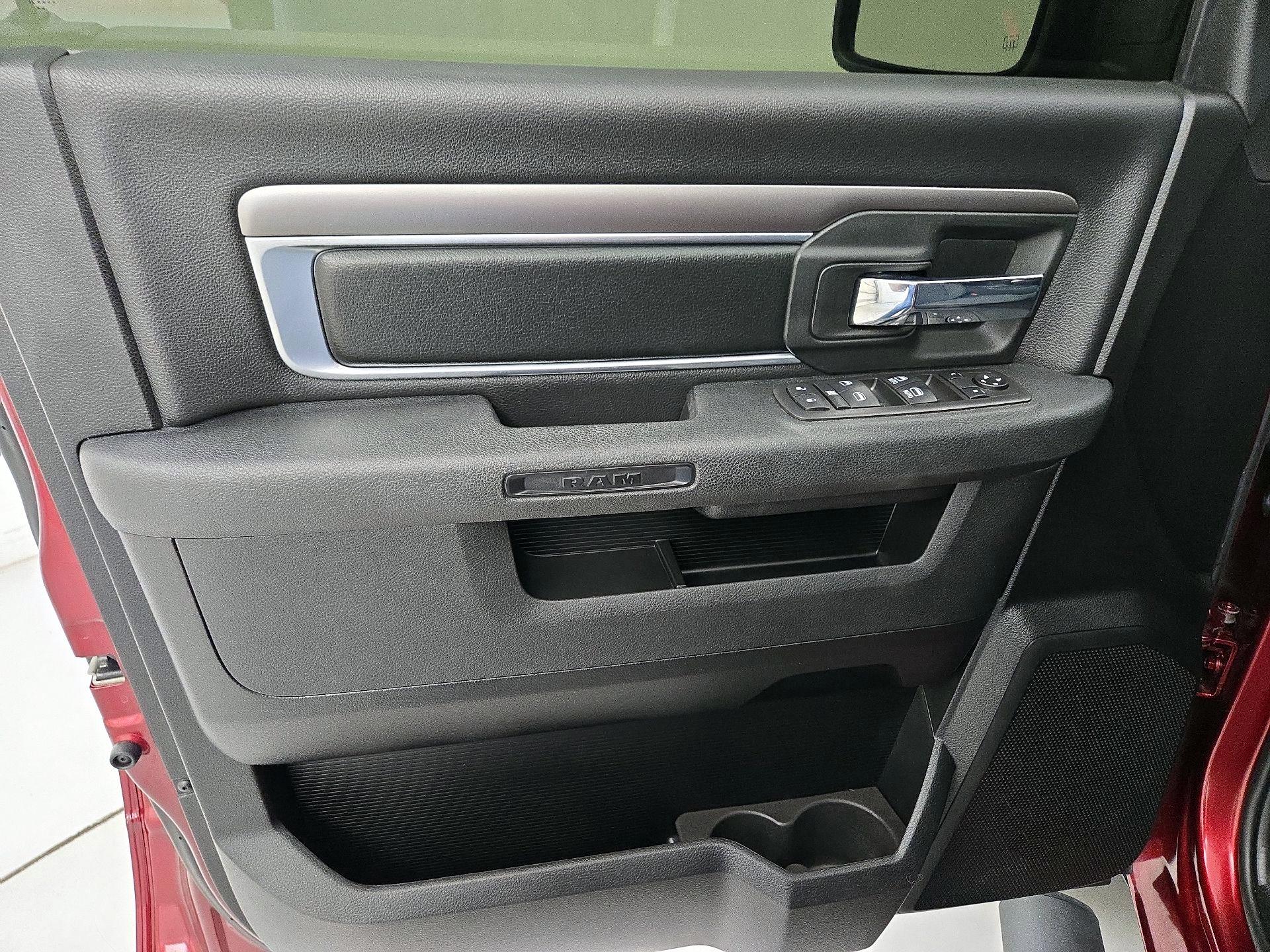 Thumbnail: 2021 RAM 1500 Classic - 12