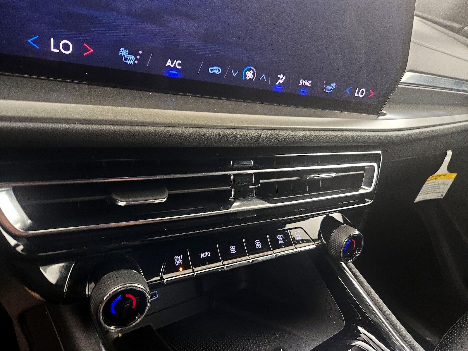 2024 Chevrolet Traverse 1LT - Photo 18