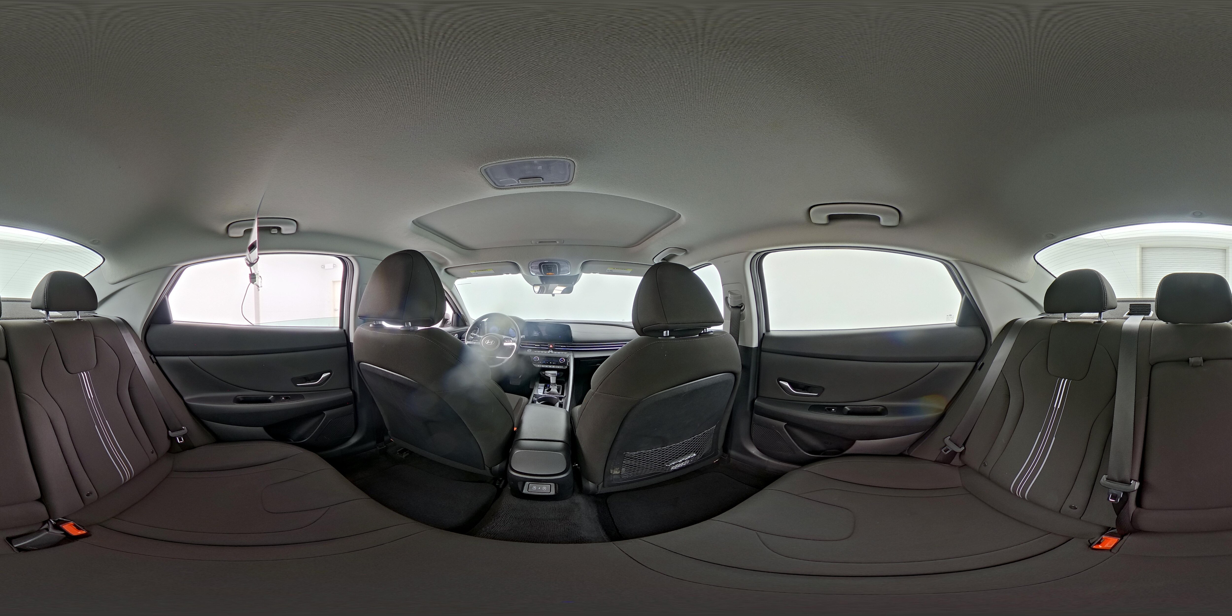 2025 Hyundai Elantra SEL - Photo 18