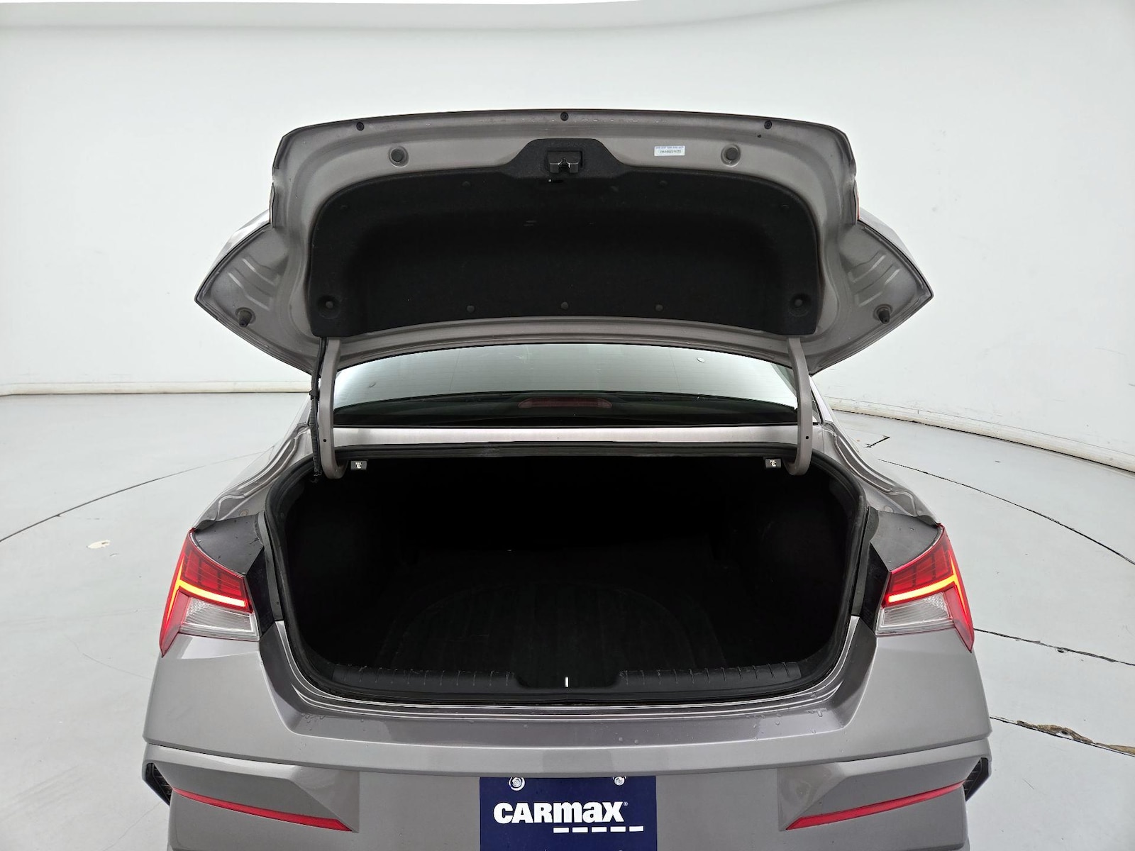 2025 Hyundai Elantra SEL - Photo 14