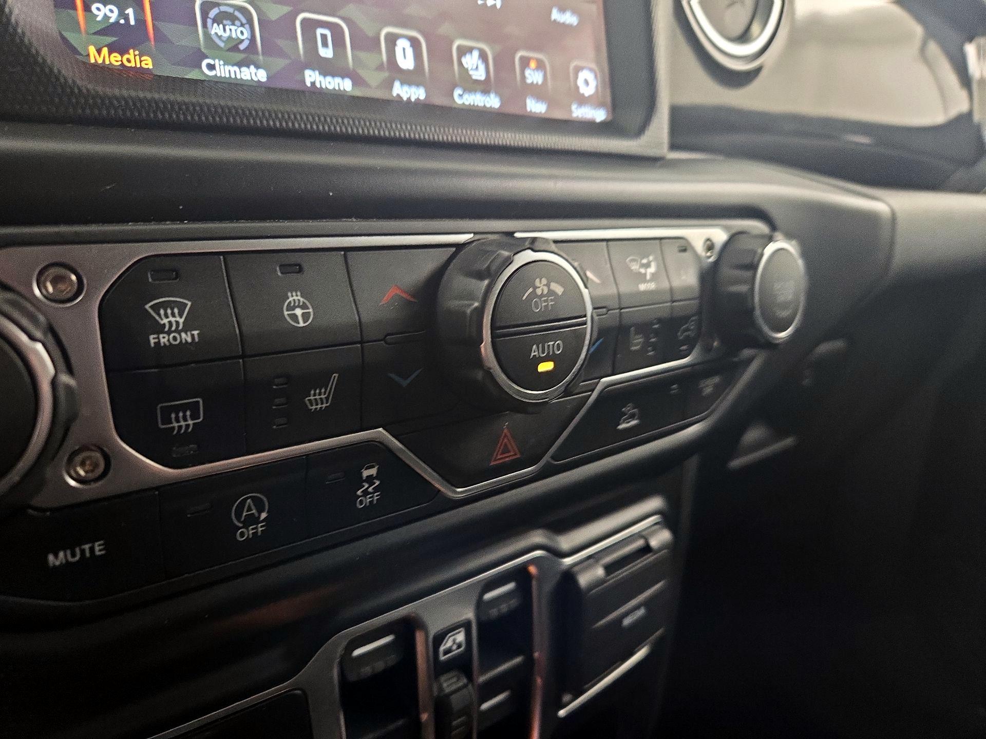 Thumbnail: 2022 Jeep Wrangler - 17