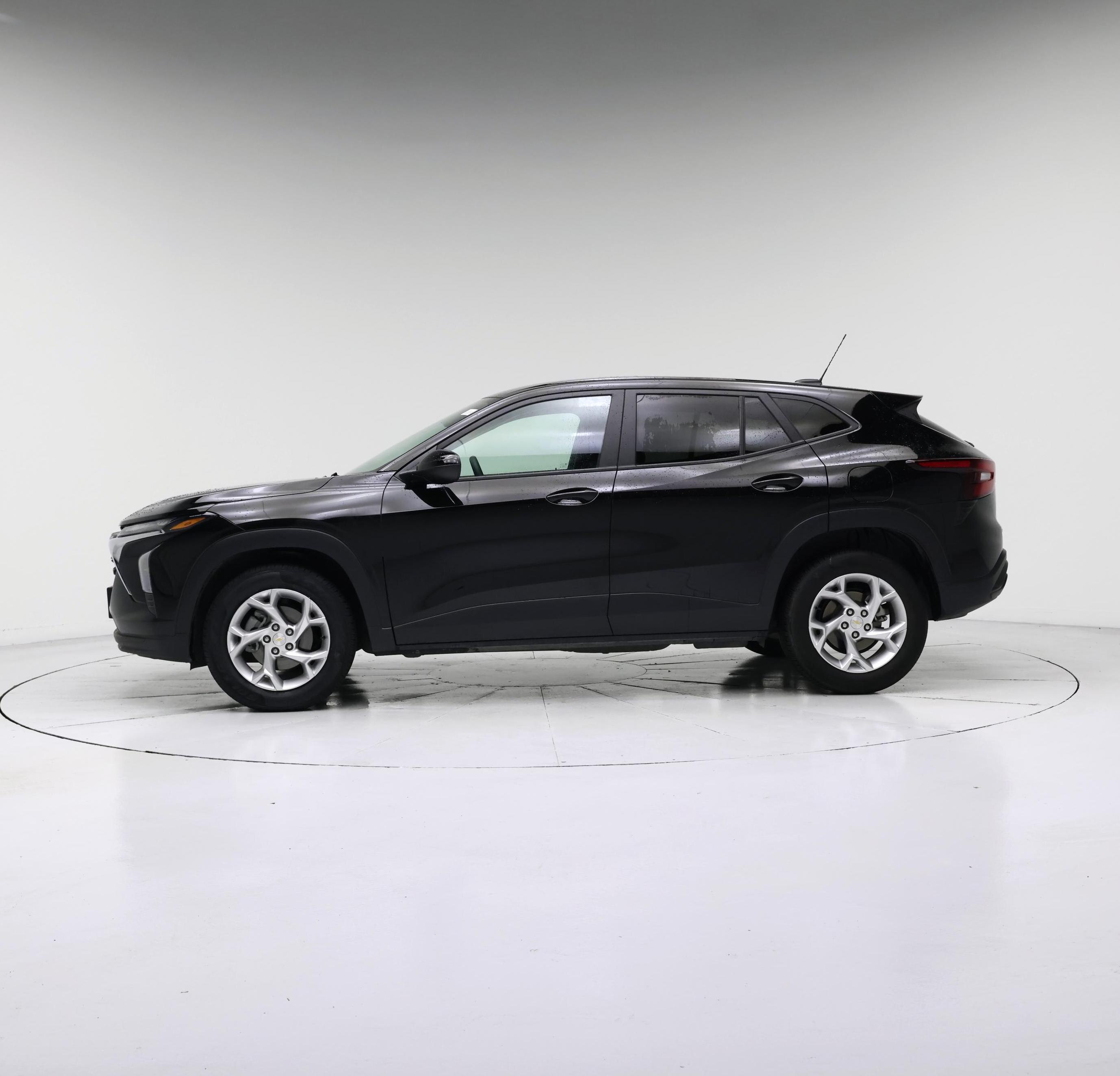 Thumbnail: 2024 Chevrolet Trax - 3