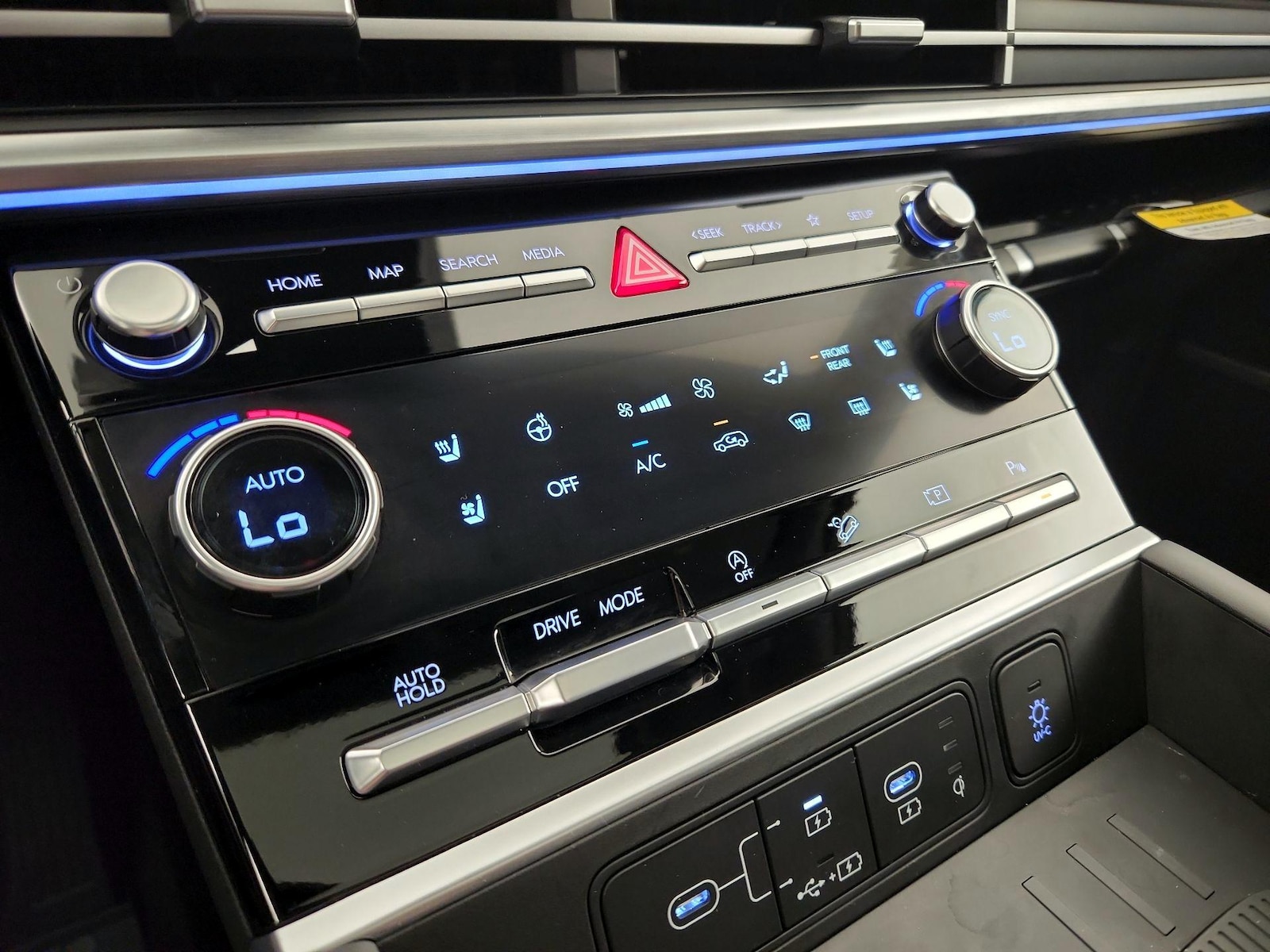2024 Hyundai Santa Fe Limited - Photo 18