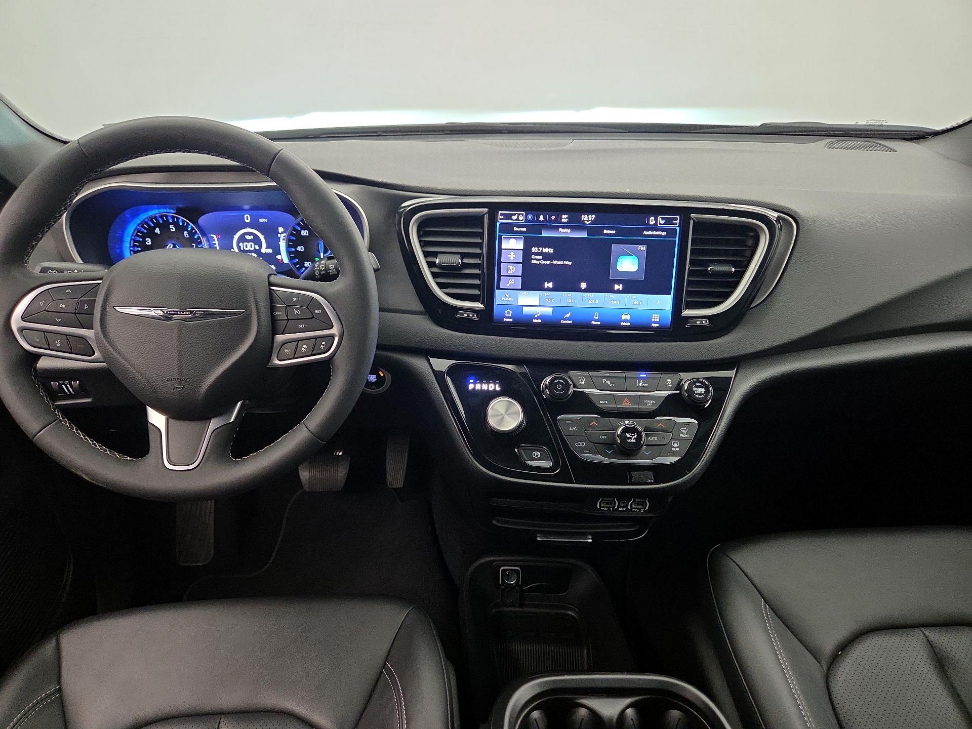 Thumbnail: 2025 Chrysler Pacifica - 9