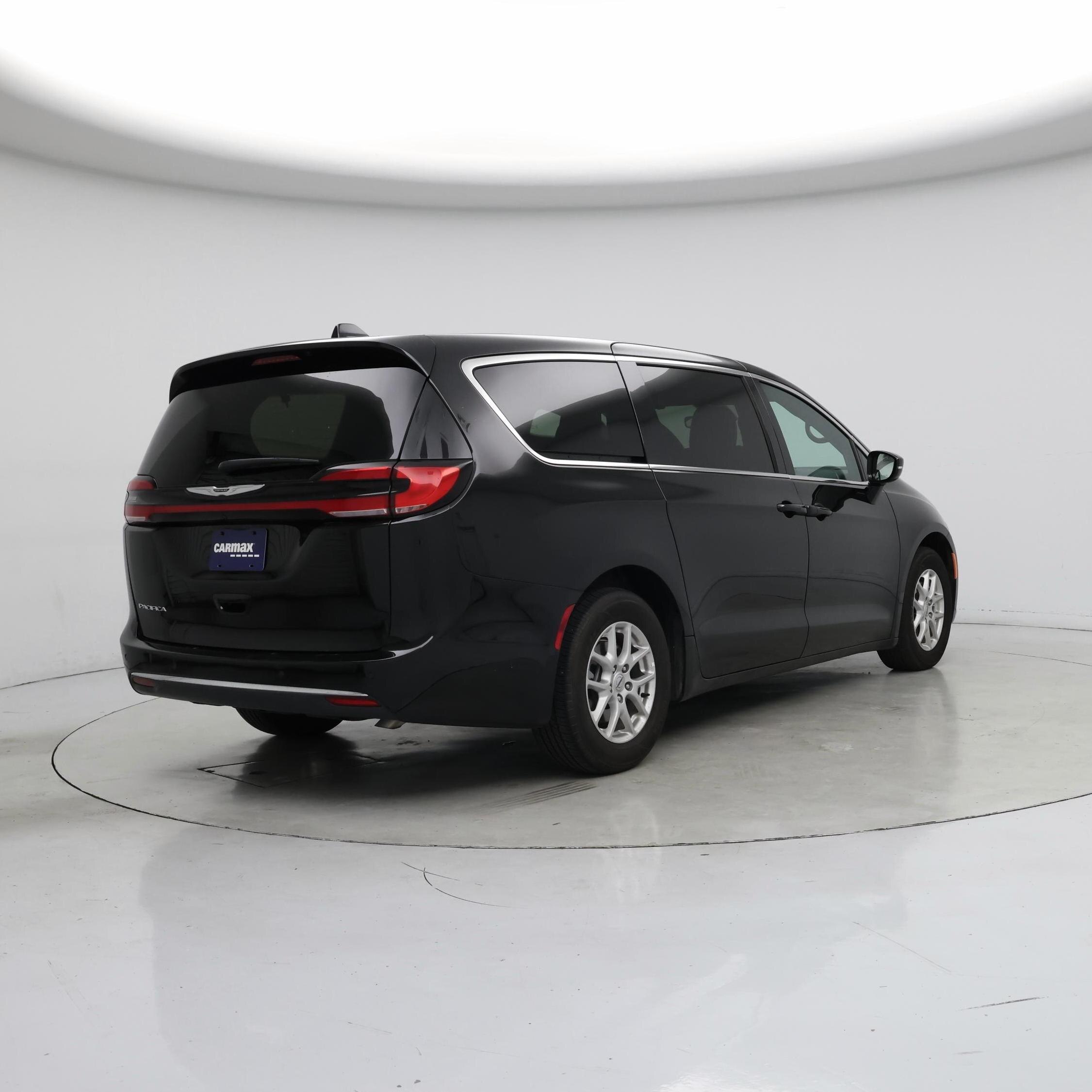 Thumbnail: 2025 Chrysler Pacifica - 8