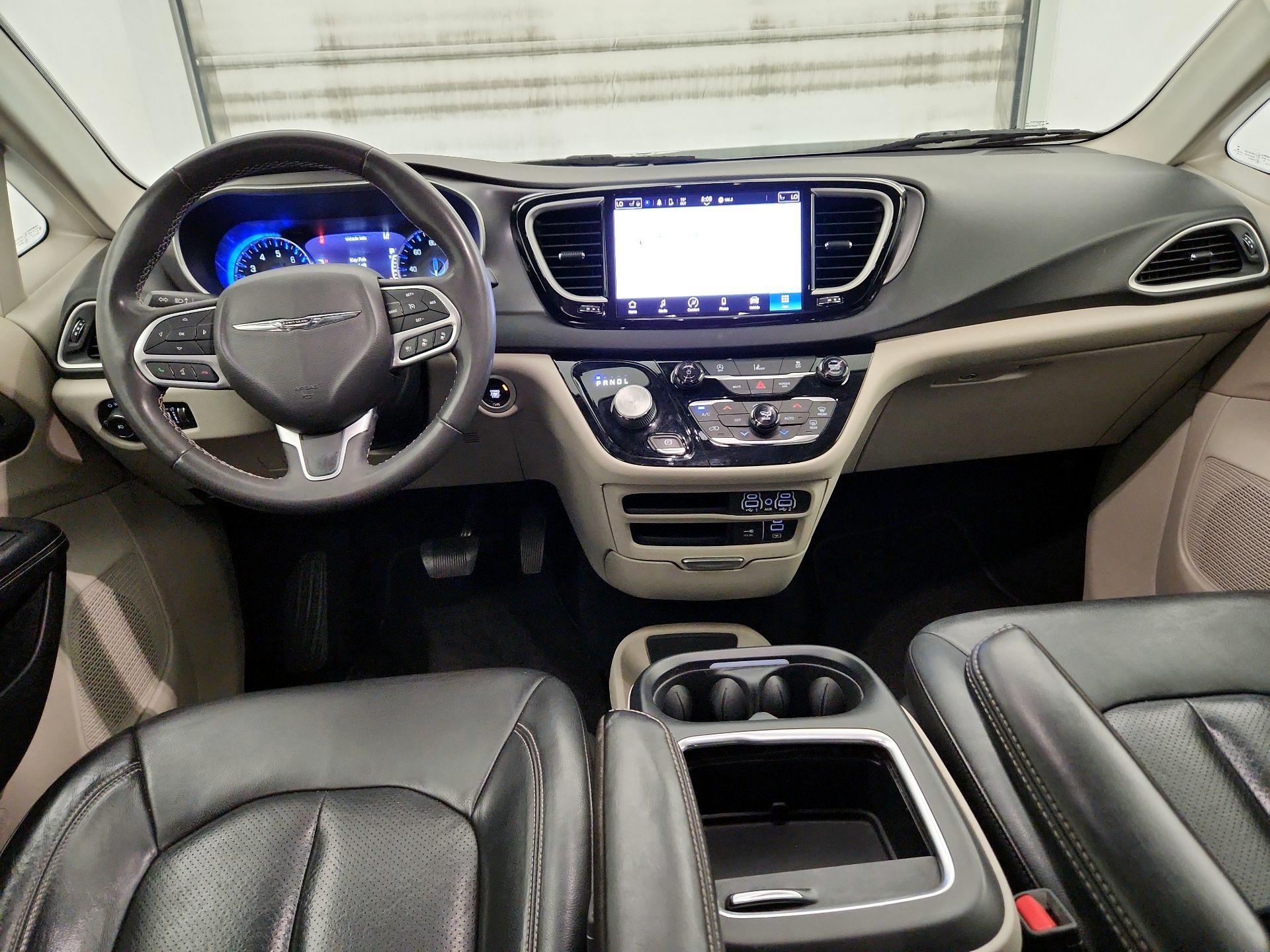 Thumbnail: 2022 Chrysler Pacifica - 9