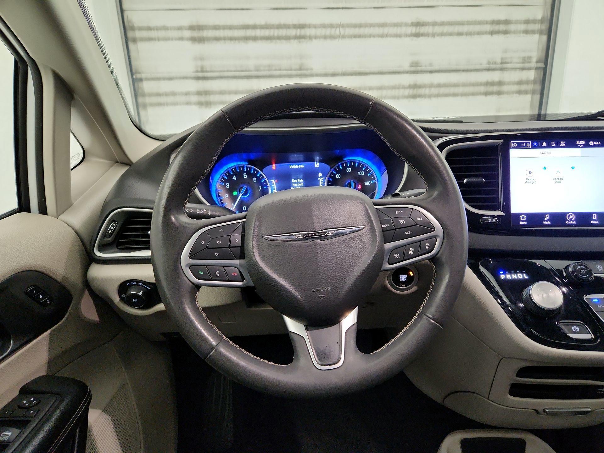 Thumbnail: 2022 Chrysler Pacifica - 10