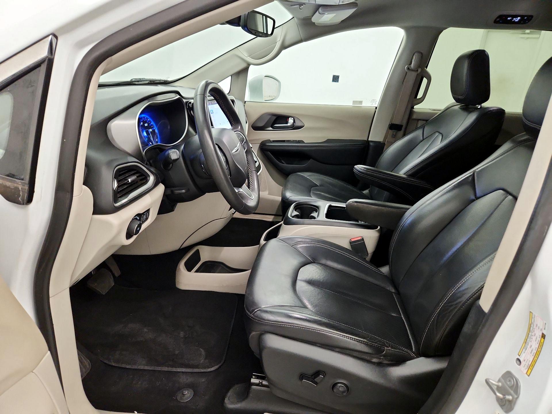 Thumbnail: 2022 Chrysler Pacifica - 11
