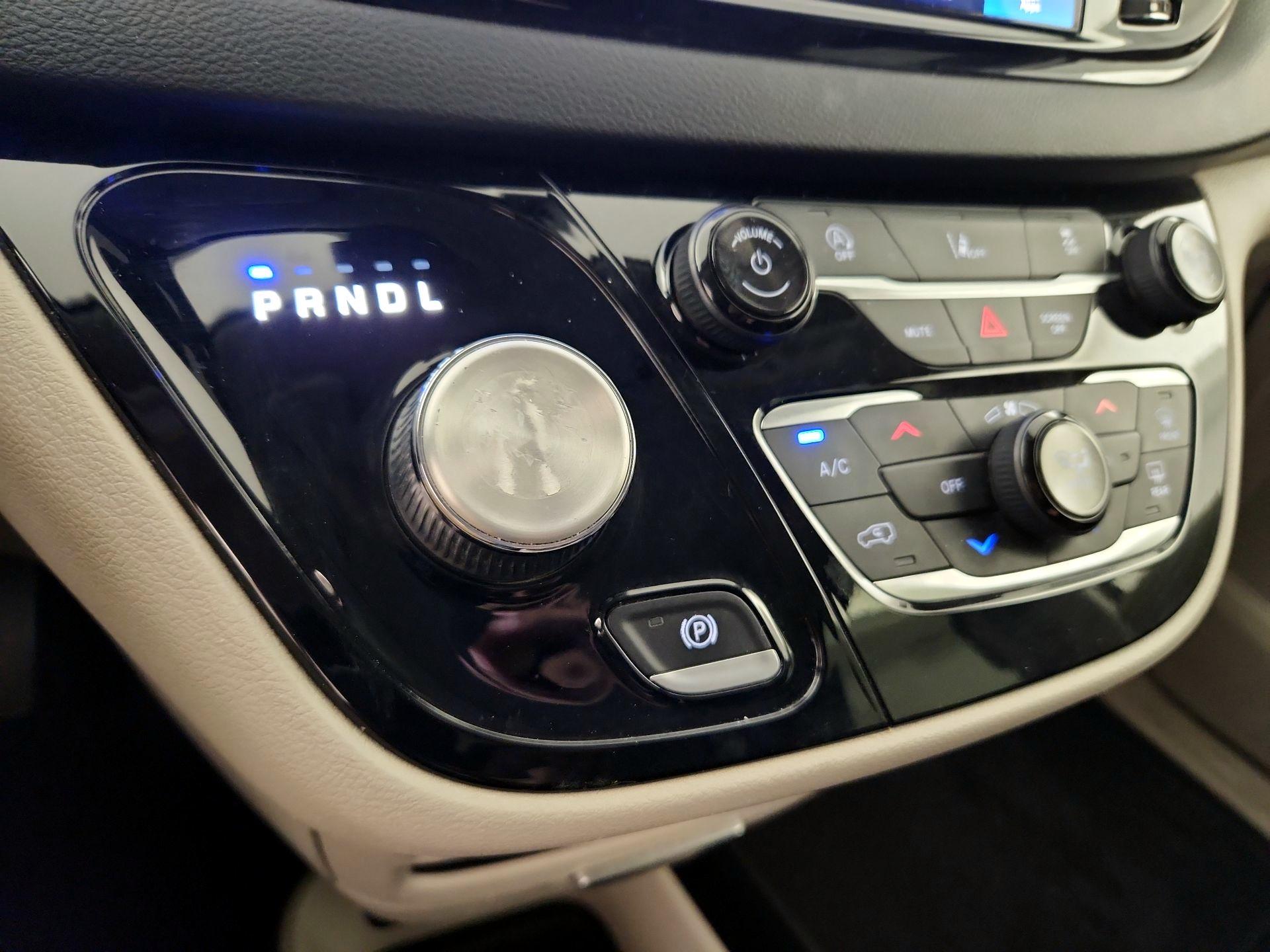 Thumbnail: 2022 Chrysler Pacifica - 17