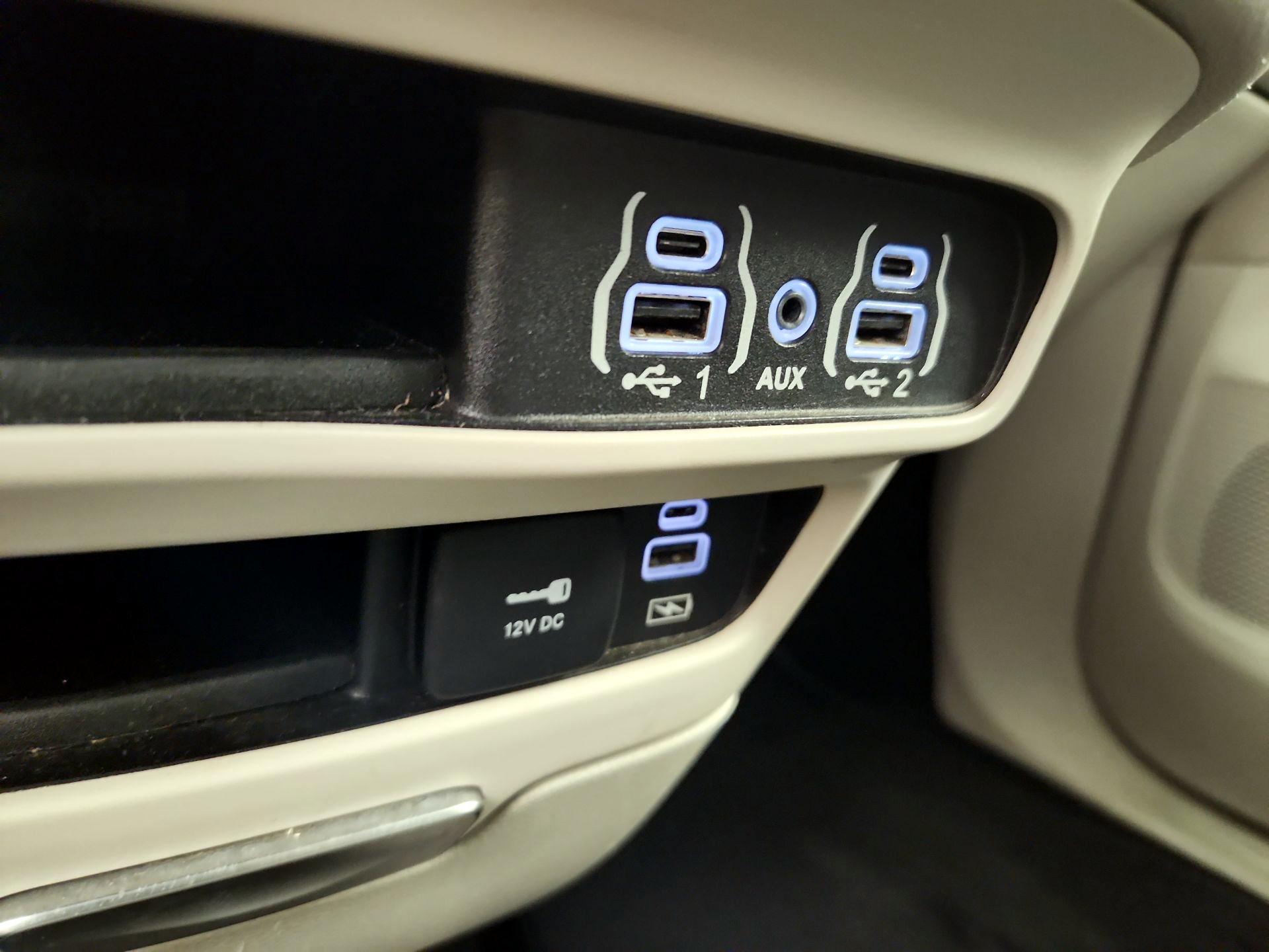 Thumbnail: 2022 Chrysler Pacifica - 18