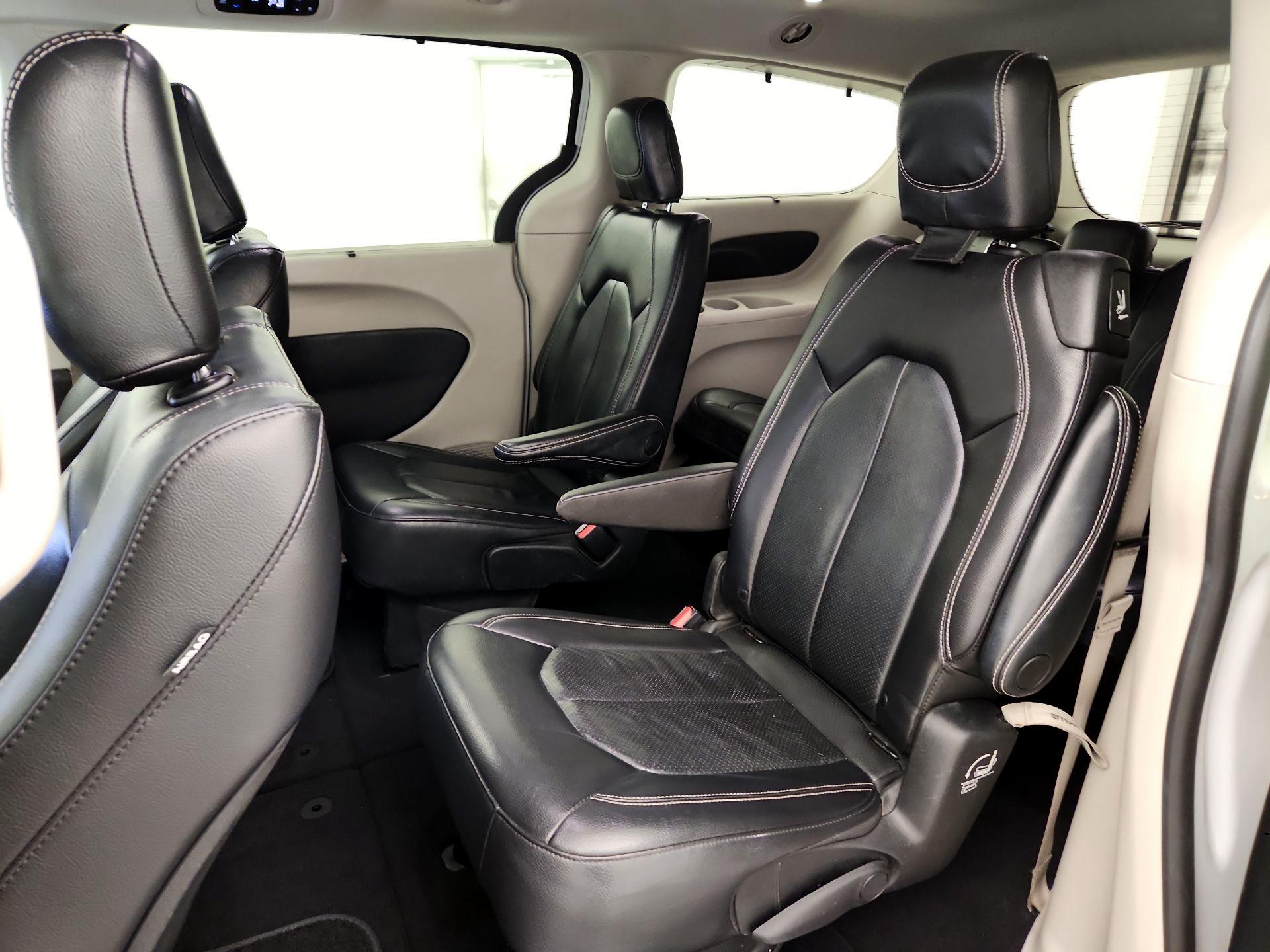 Thumbnail: 2022 Chrysler Pacifica - 19
