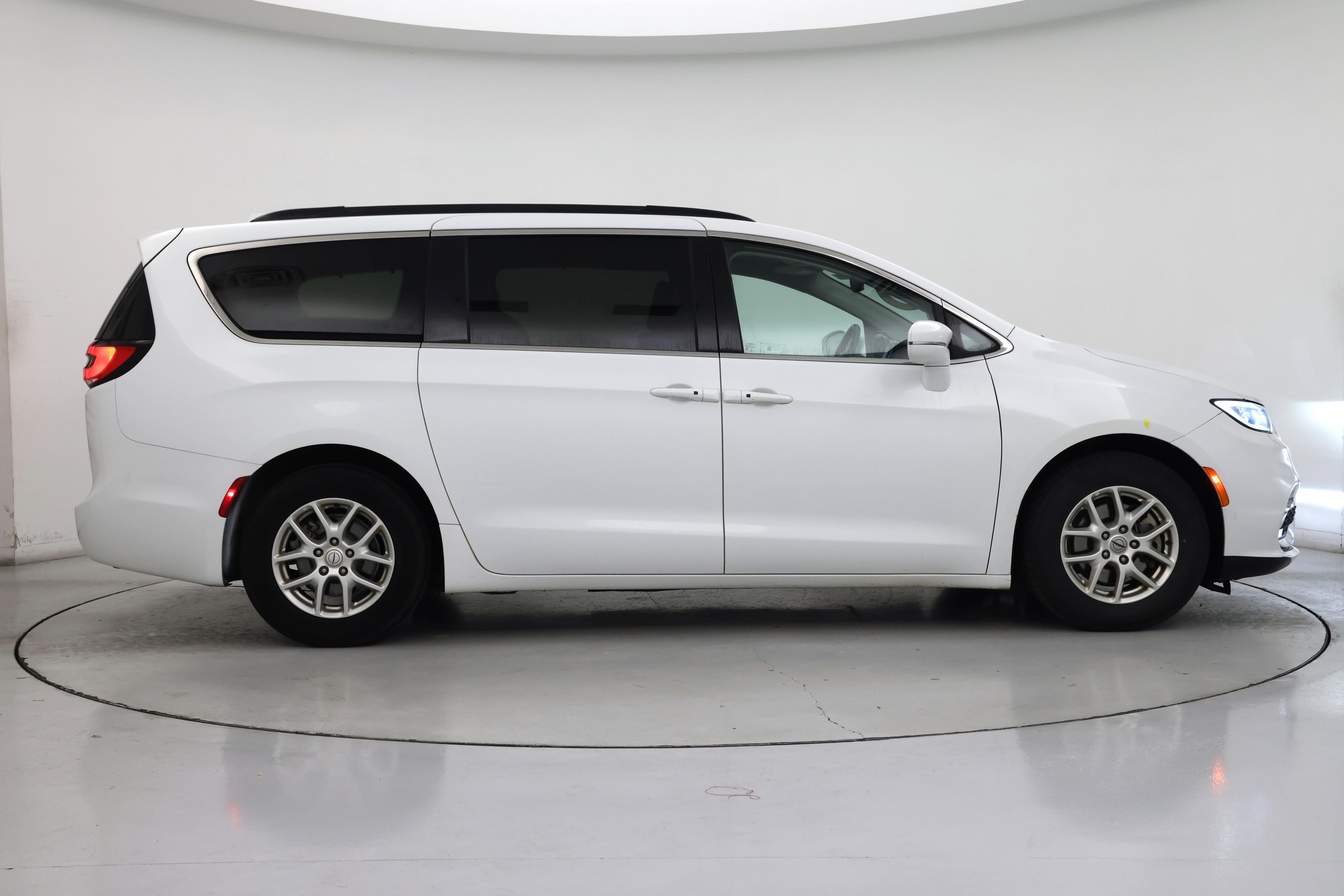 Thumbnail: 2022 Chrysler Pacifica - 7