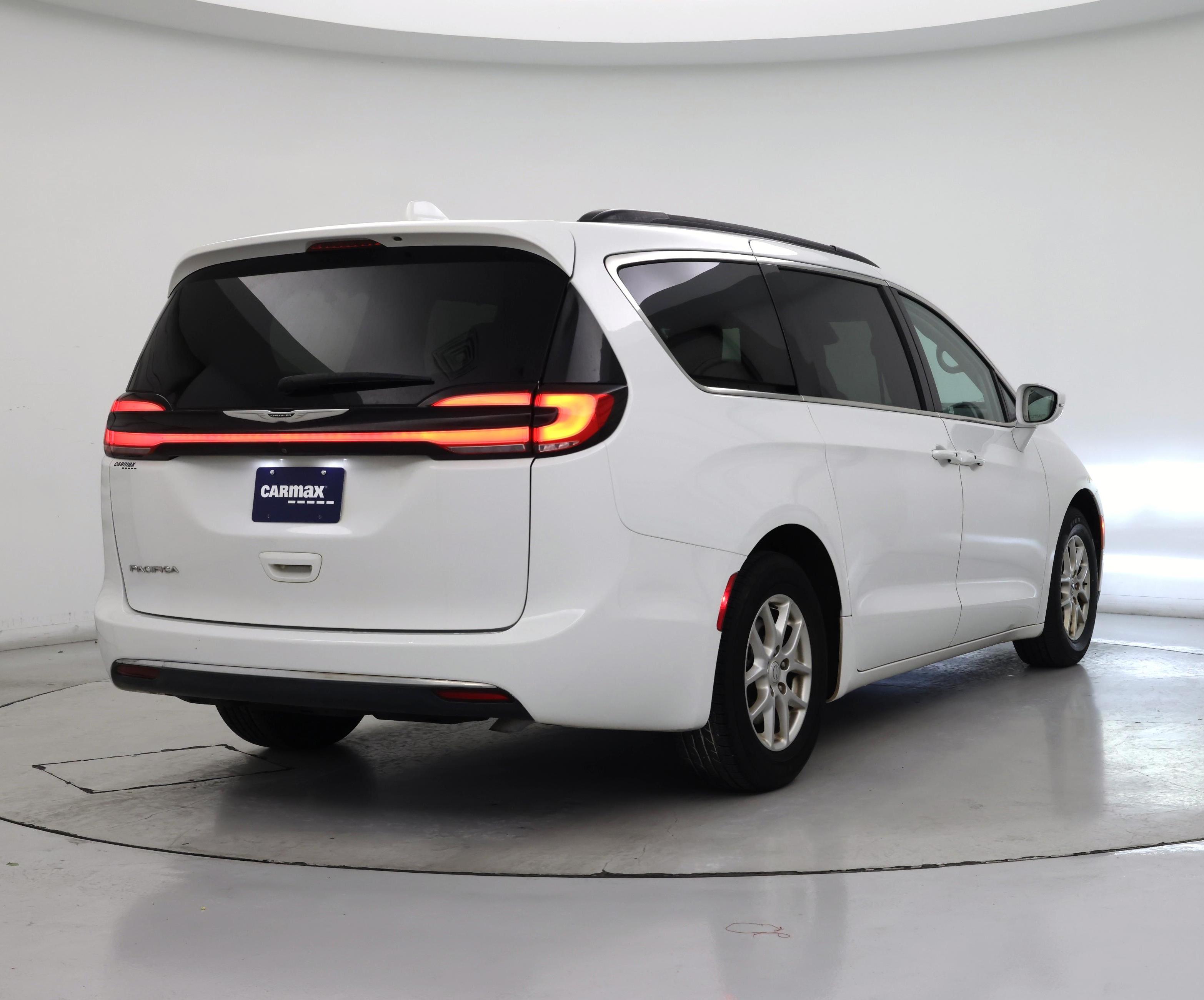 Thumbnail: 2022 Chrysler Pacifica - 8